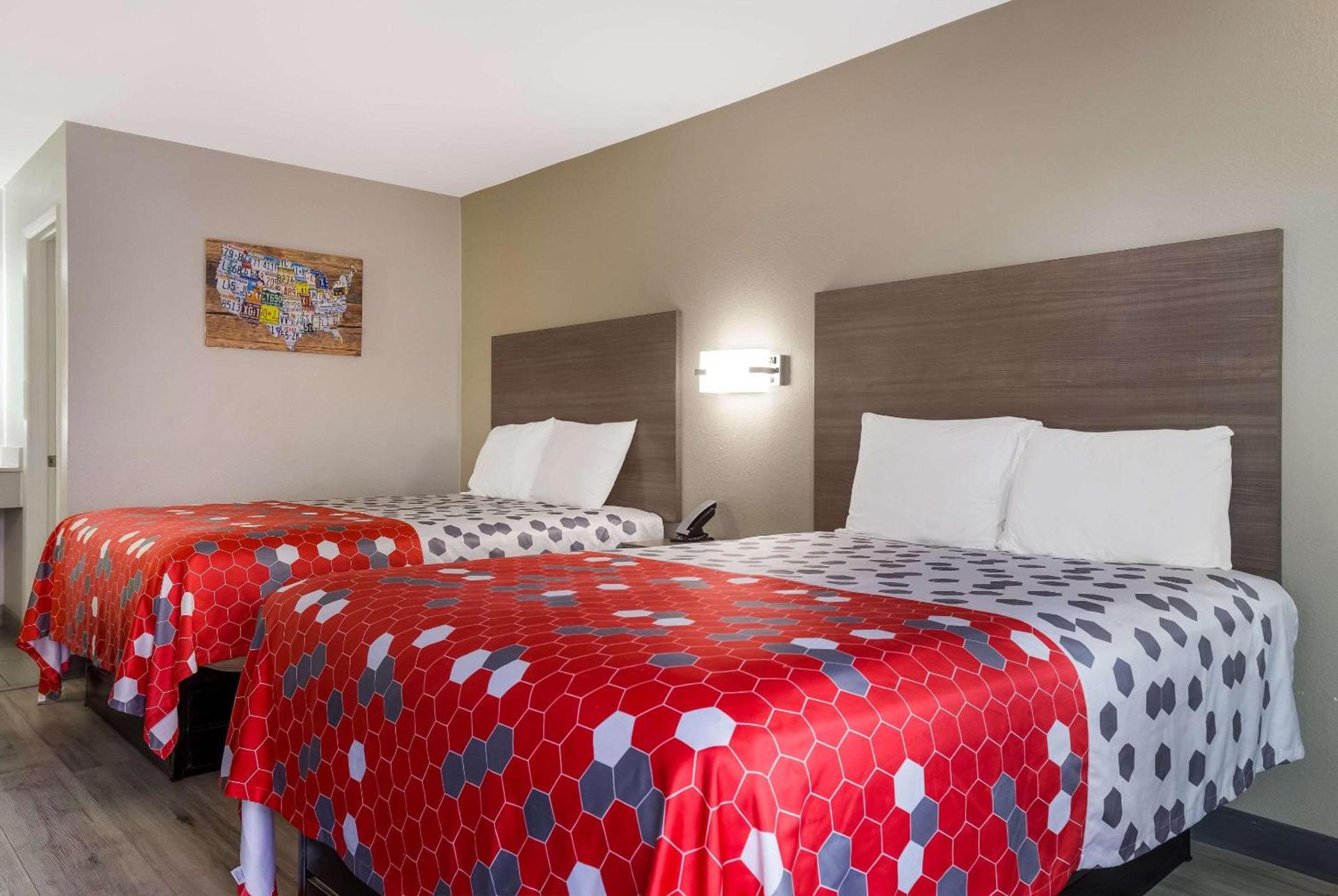 Econo Lodge photo 11