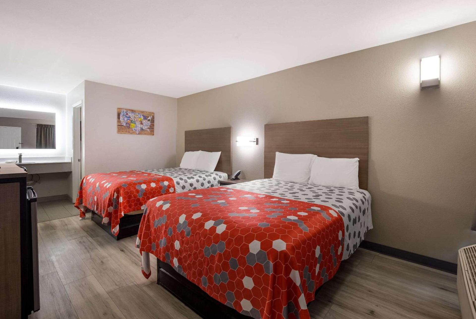 Econo Lodge photo 12