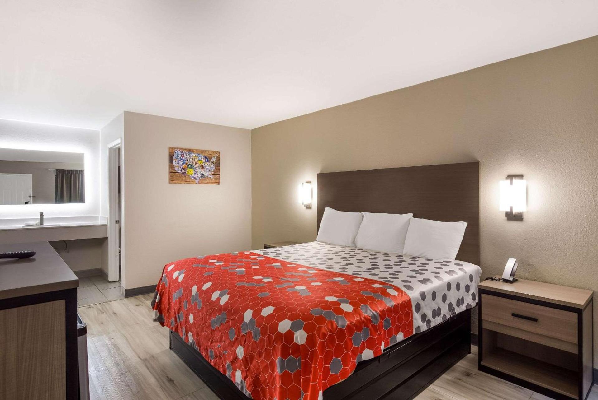 Econo Lodge photo 16