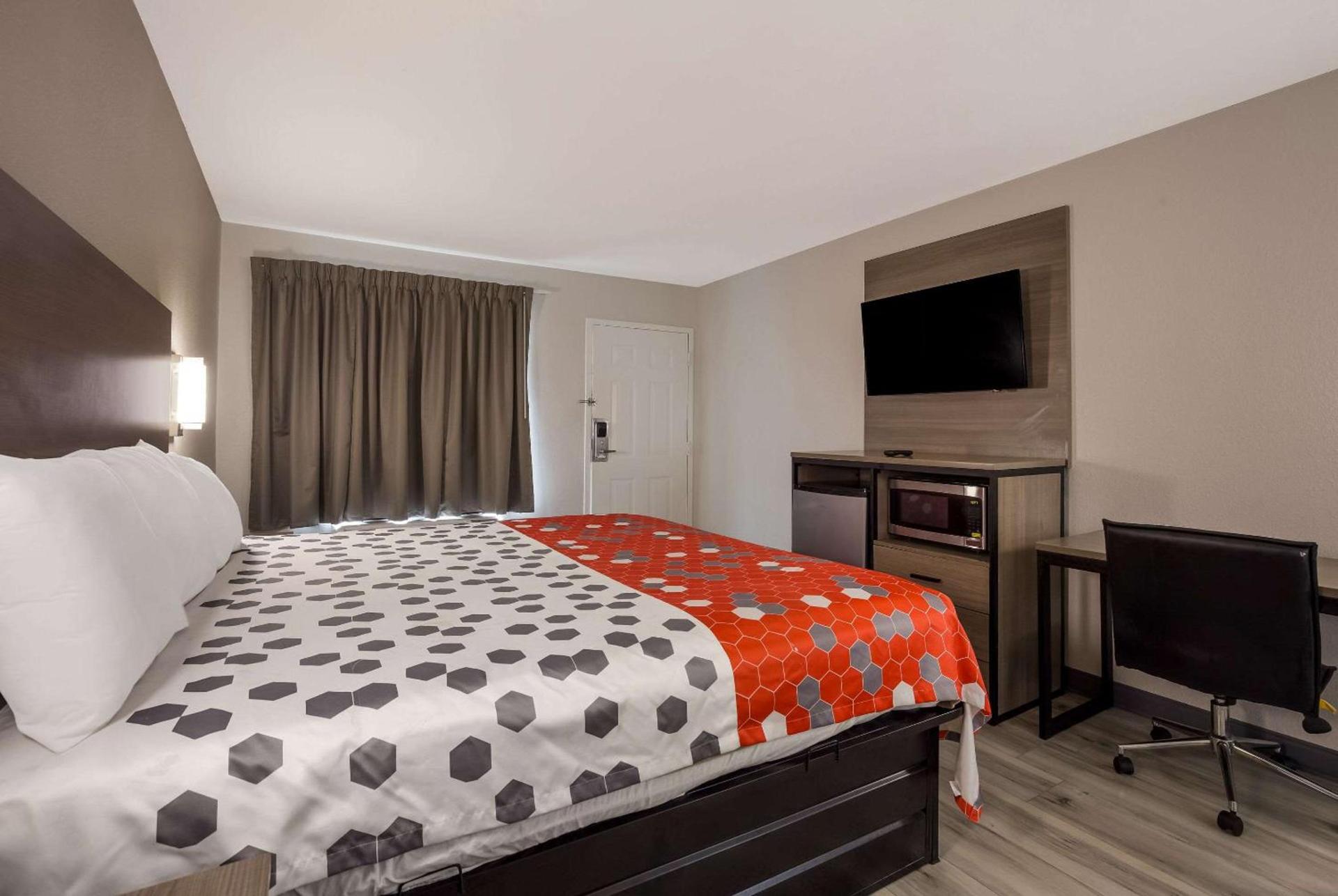 Econo Lodge photo 18