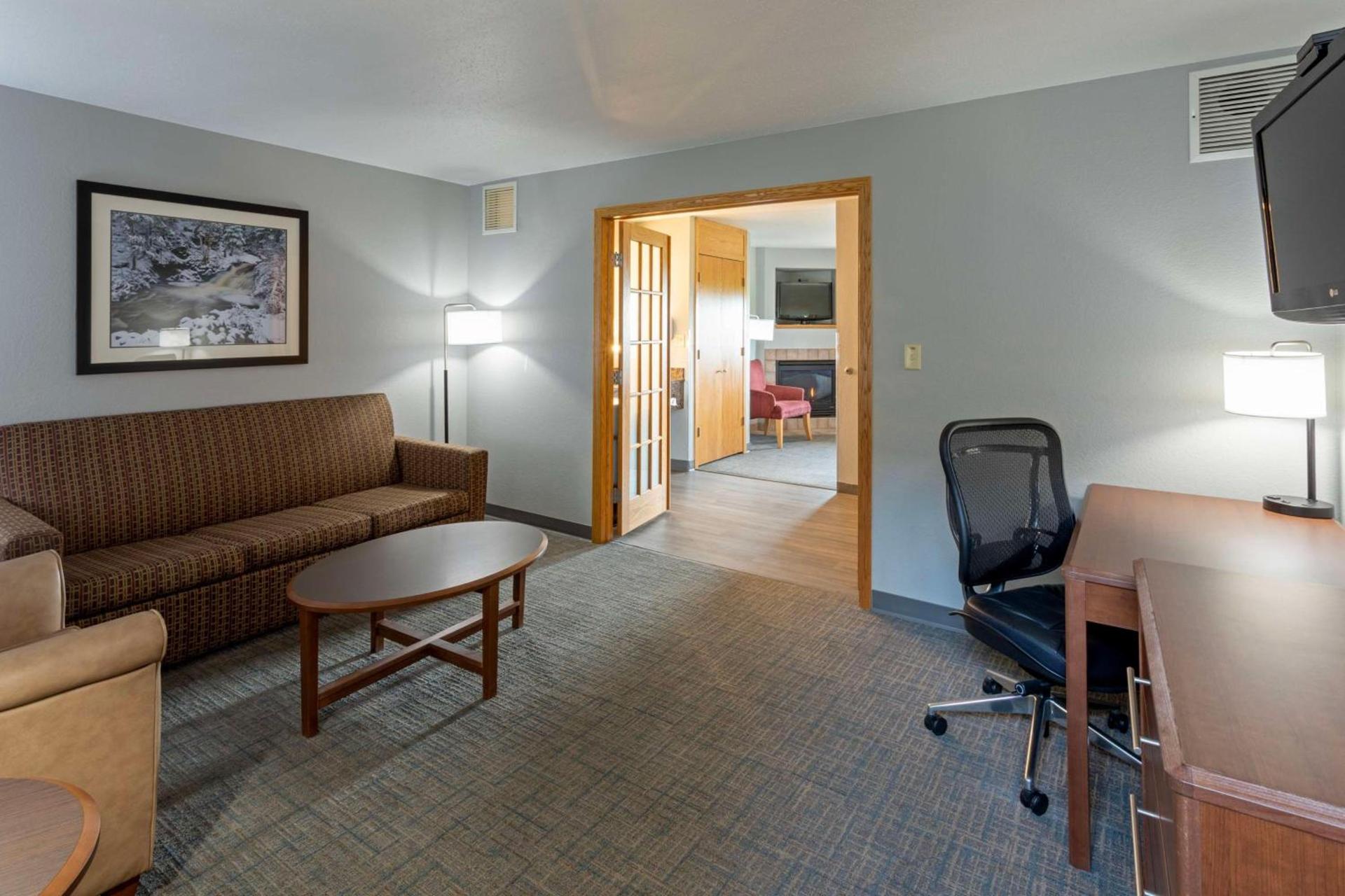 Black Beach Inn by GrandStay photo 7