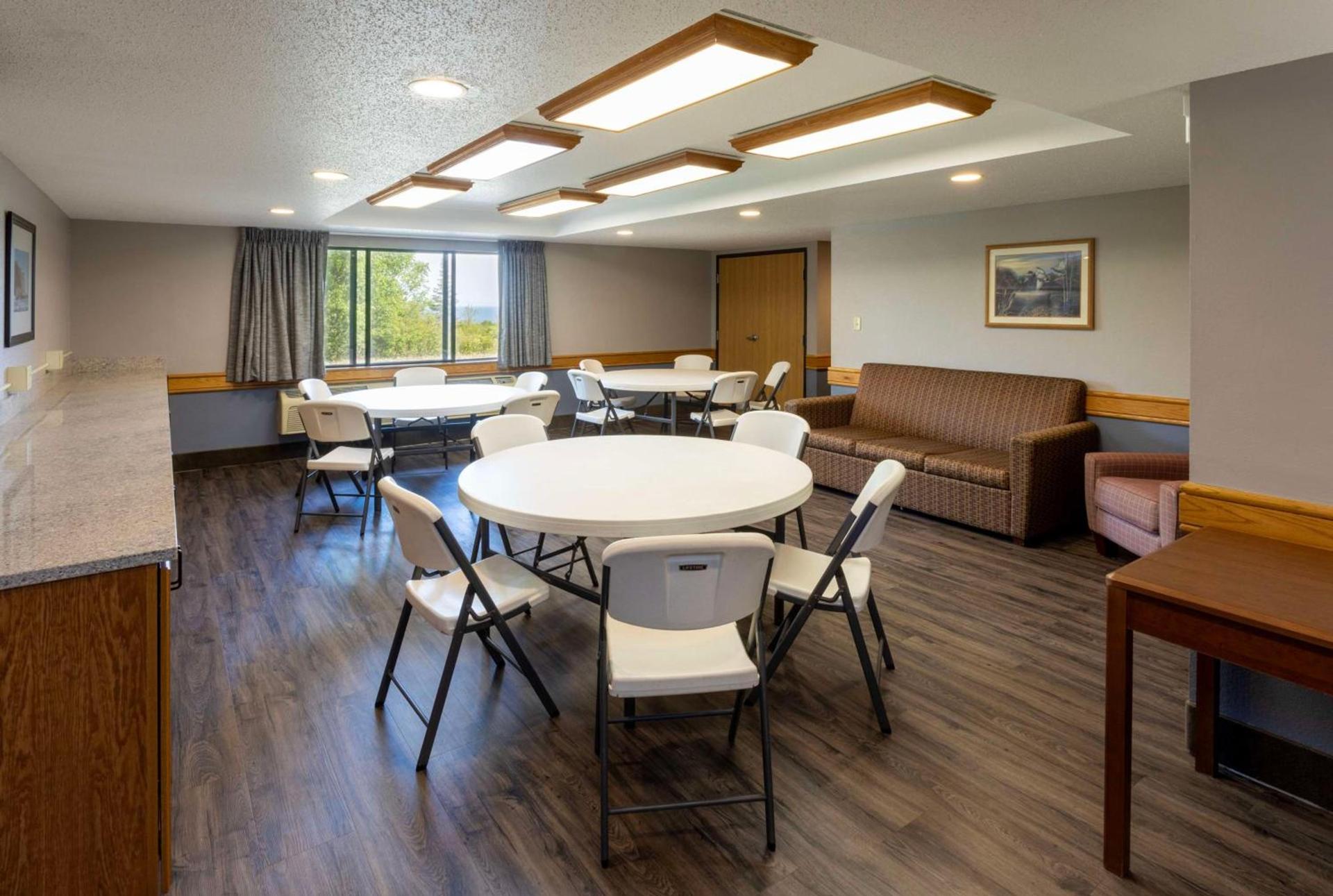 Black Beach Inn by GrandStay photo 23