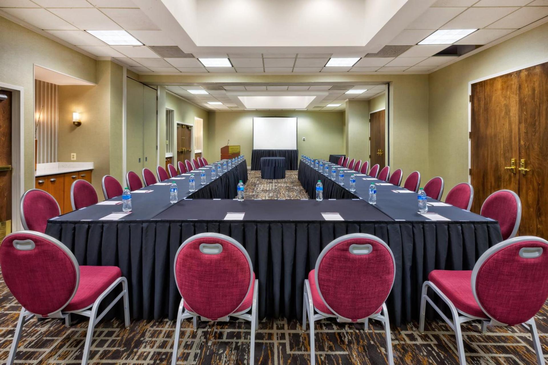 Crowne Plaza Dulles Airport by IHG photo 42