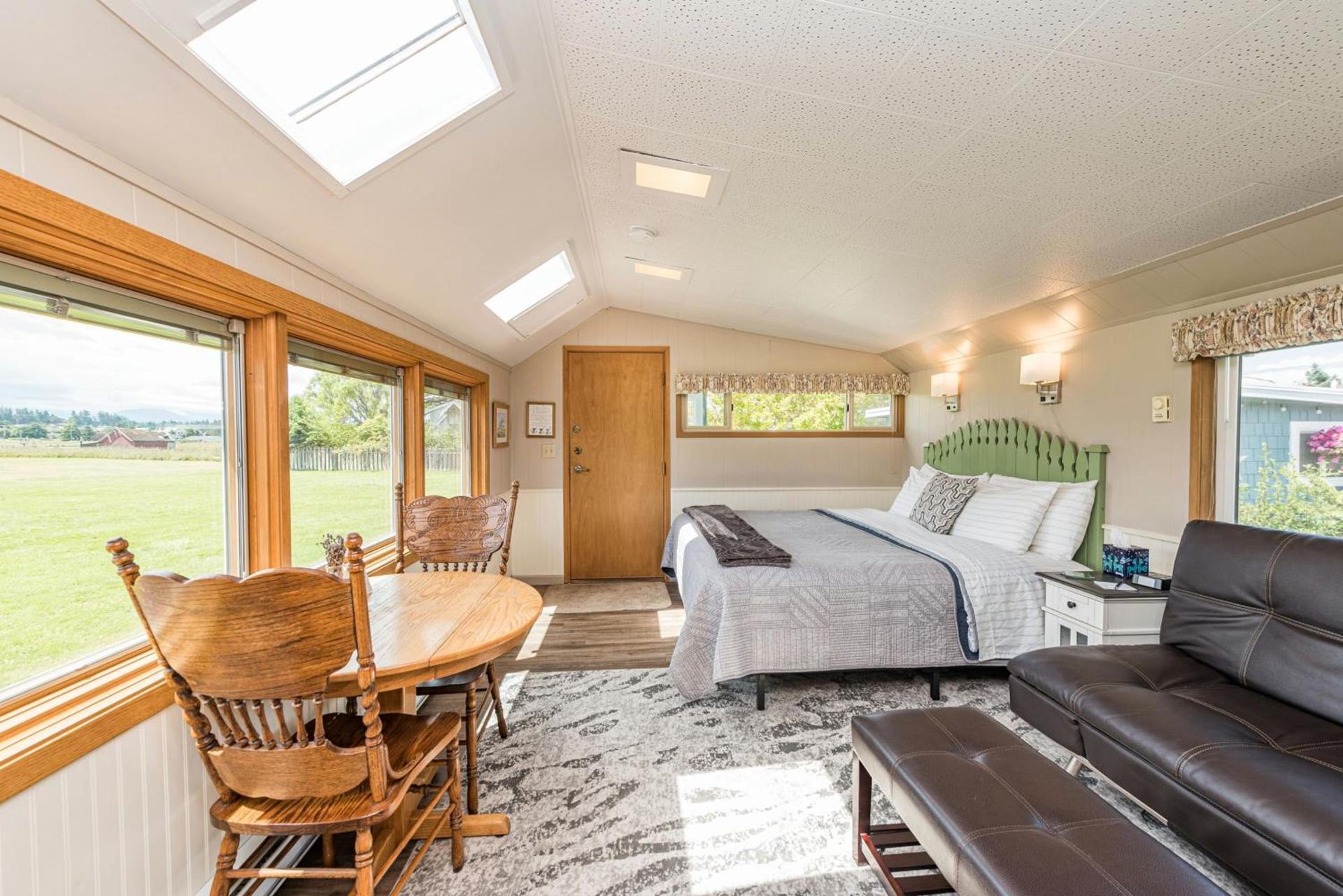Juan de Fuca Waterfront Hotel & Cottages photo 29