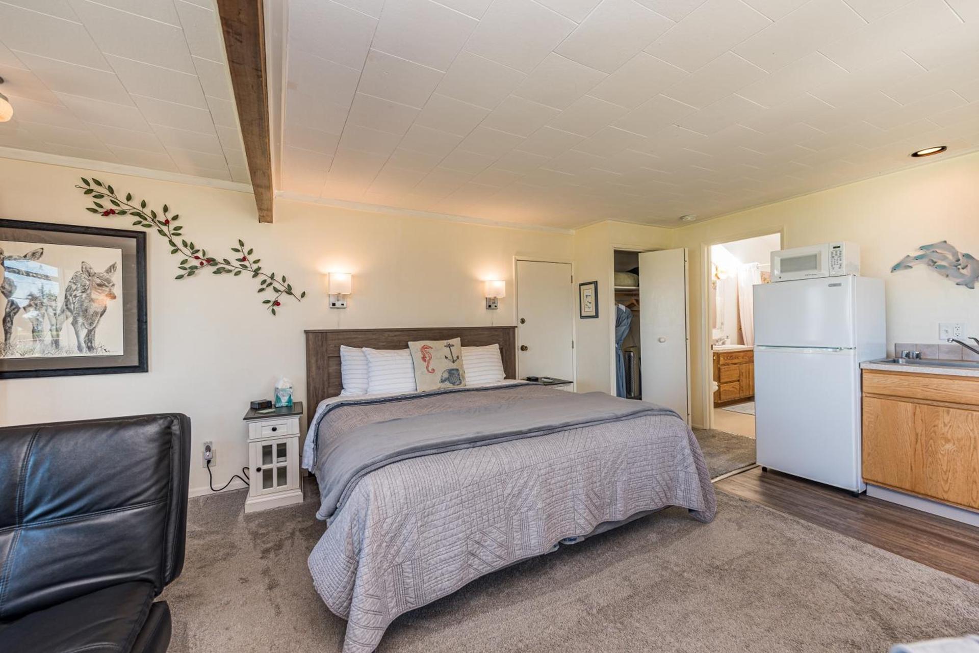 Juan de Fuca Waterfront Hotel & Cottages photo 68
