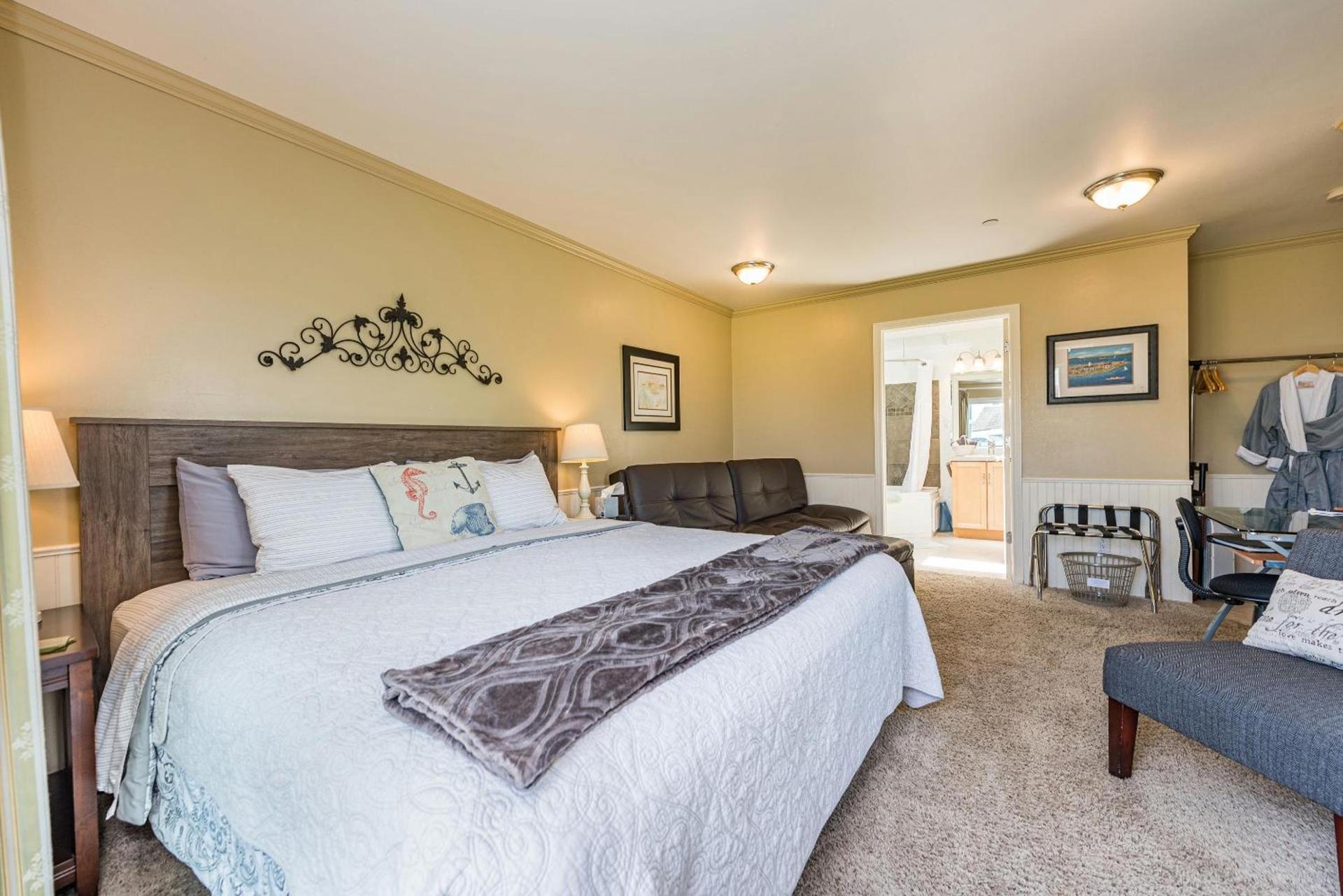 Juan de Fuca Waterfront Hotel & Cottages photo 72
