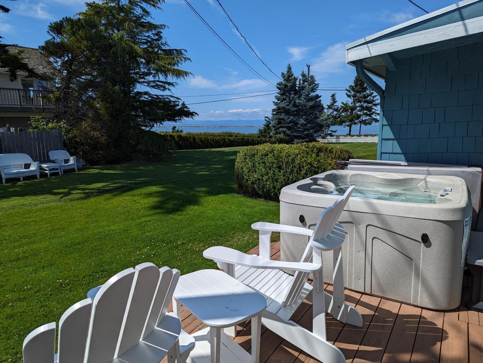 Juan de Fuca Waterfront Hotel & Cottages photo 76