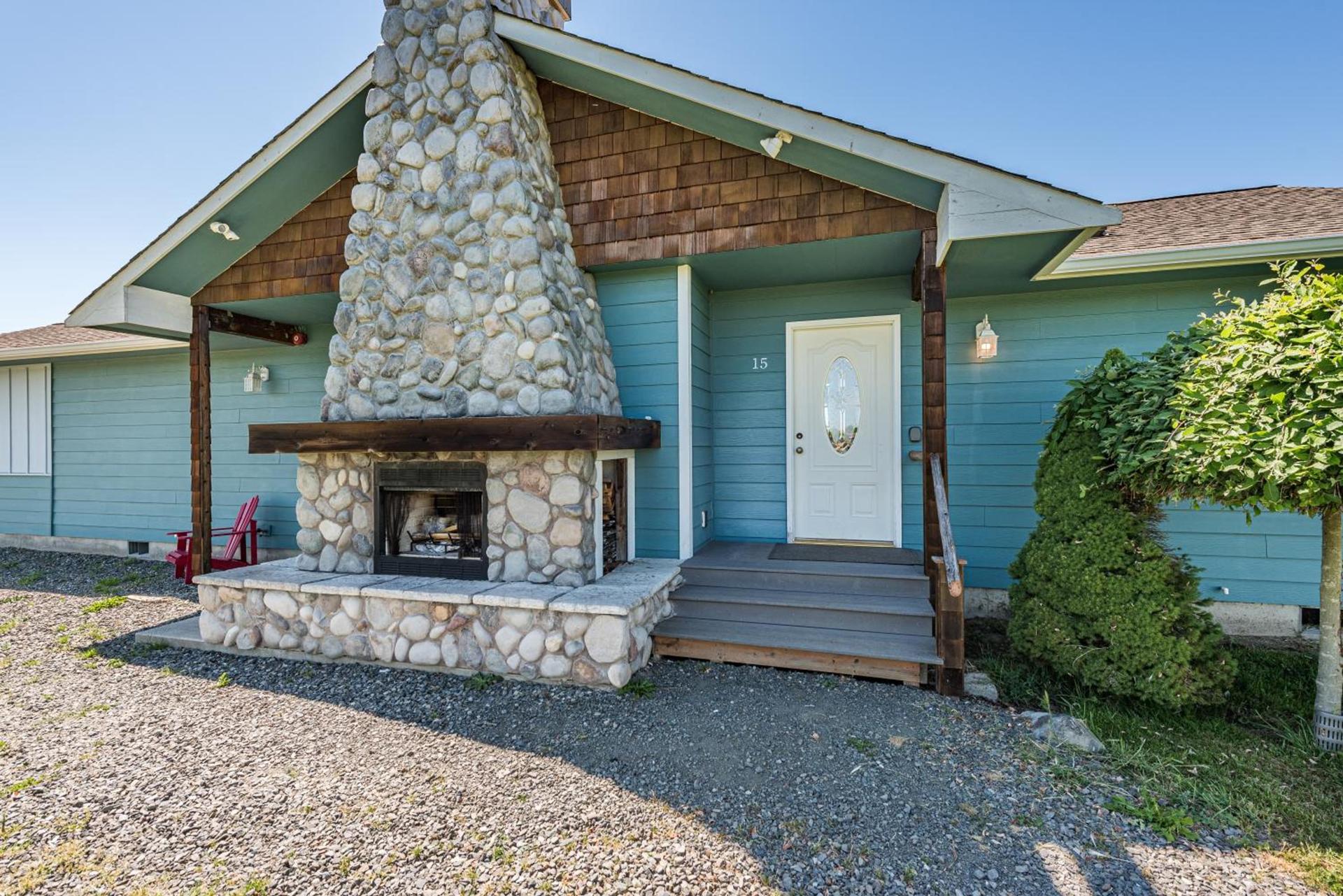 Juan de Fuca Waterfront Hotel & Cottages photo 83