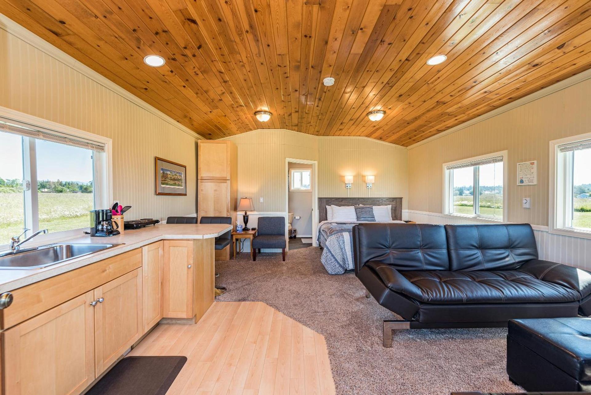 Juan de Fuca Waterfront Hotel & Cottages photo 85