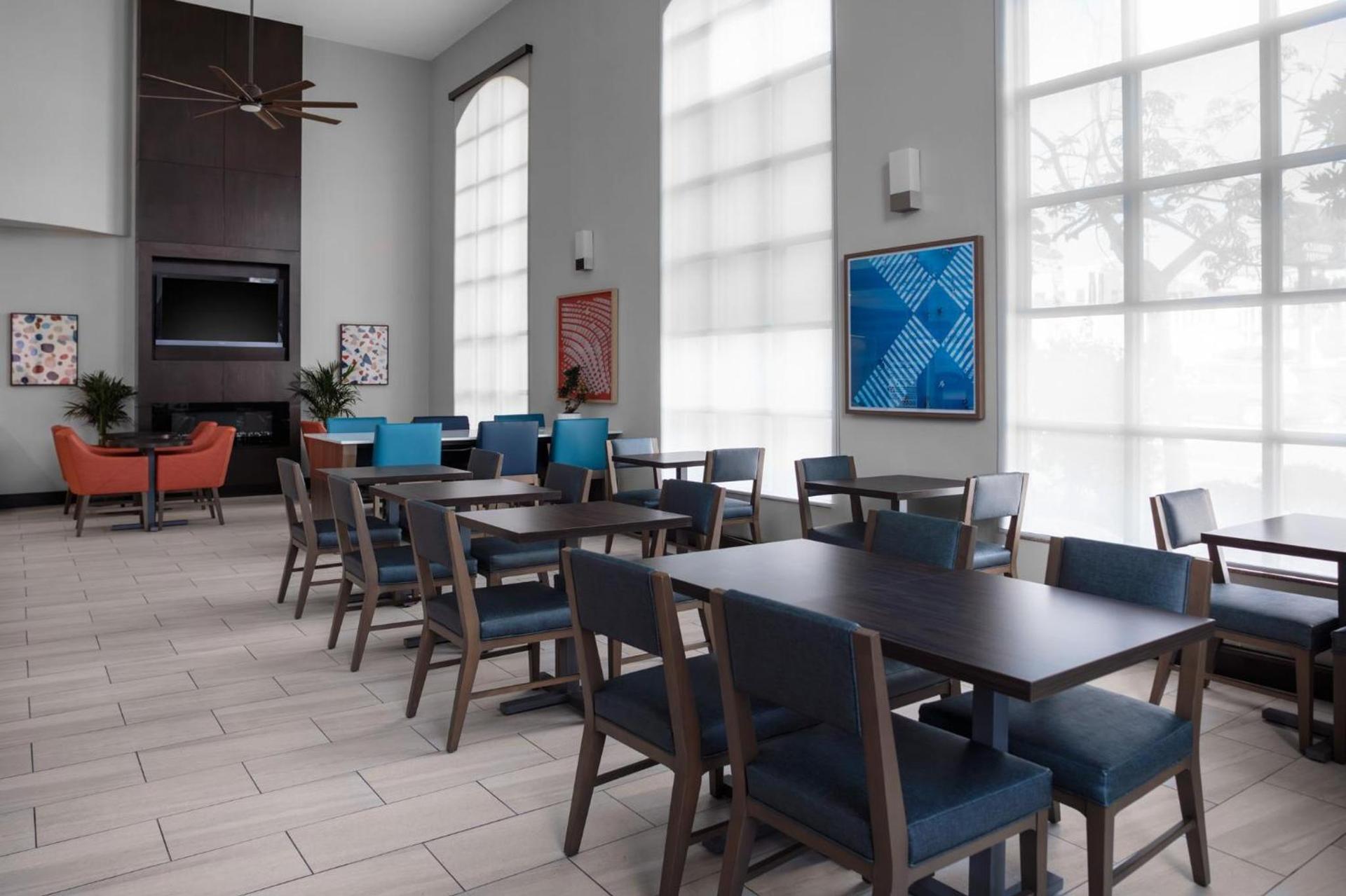 Holiday Inn Express Hotel & Suites Hermosa Beach by IHG photo 89
