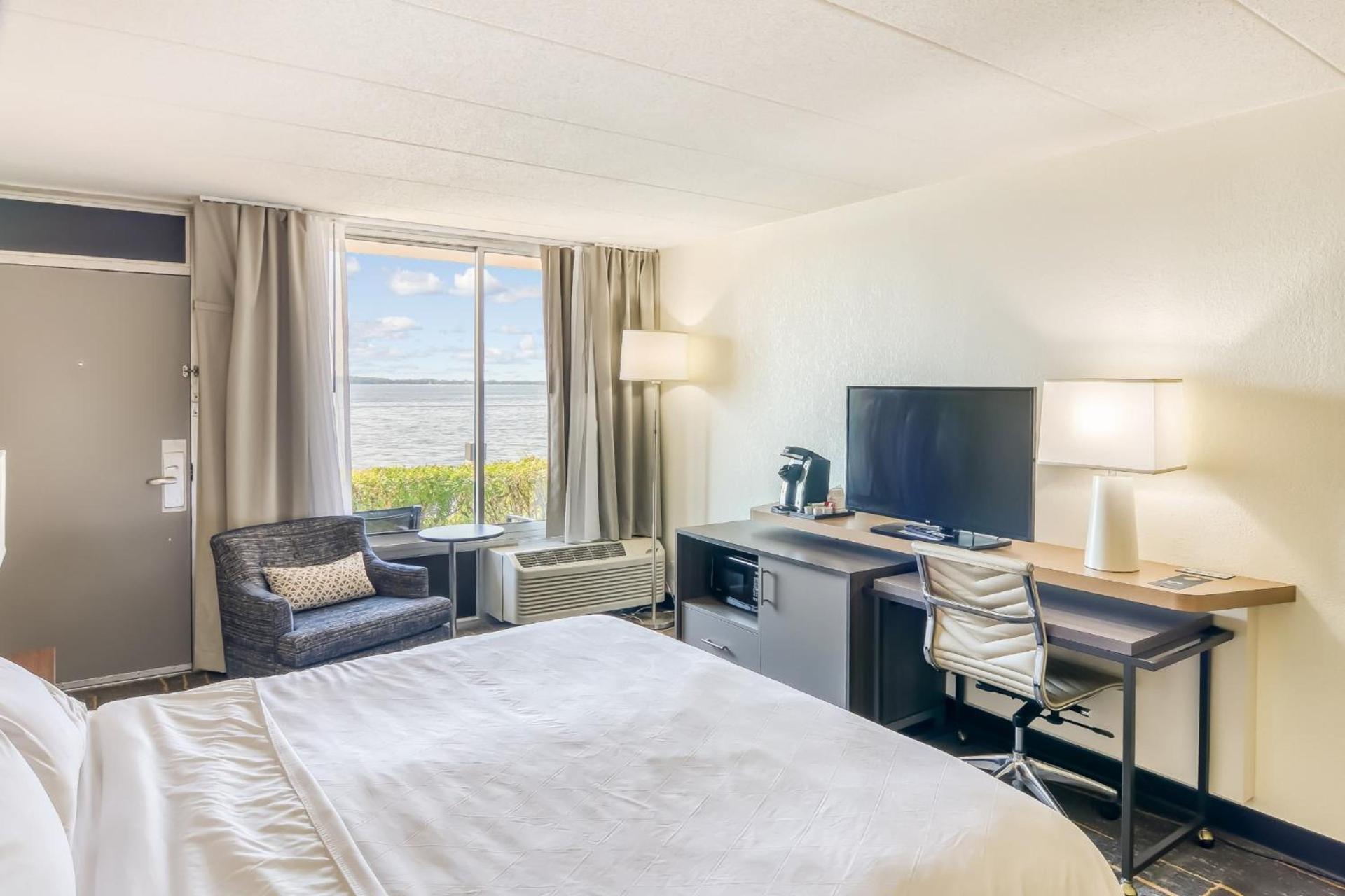 Holiday Inn Detroit Lakes - Lakefront by IHG photo 40