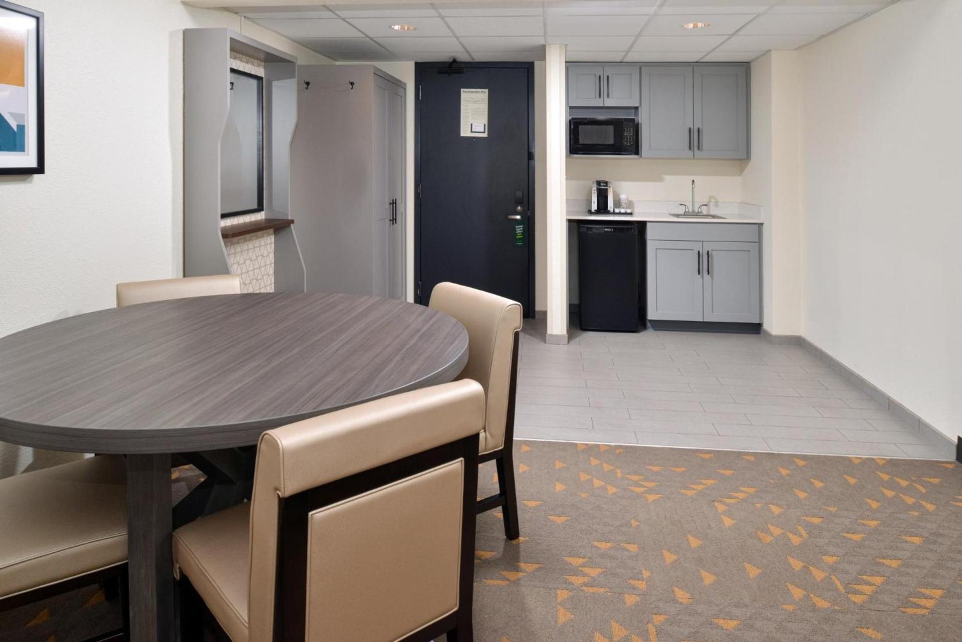 Holiday Inn Hotel & Suites Overland Park-Convention Center by IHG photo 81