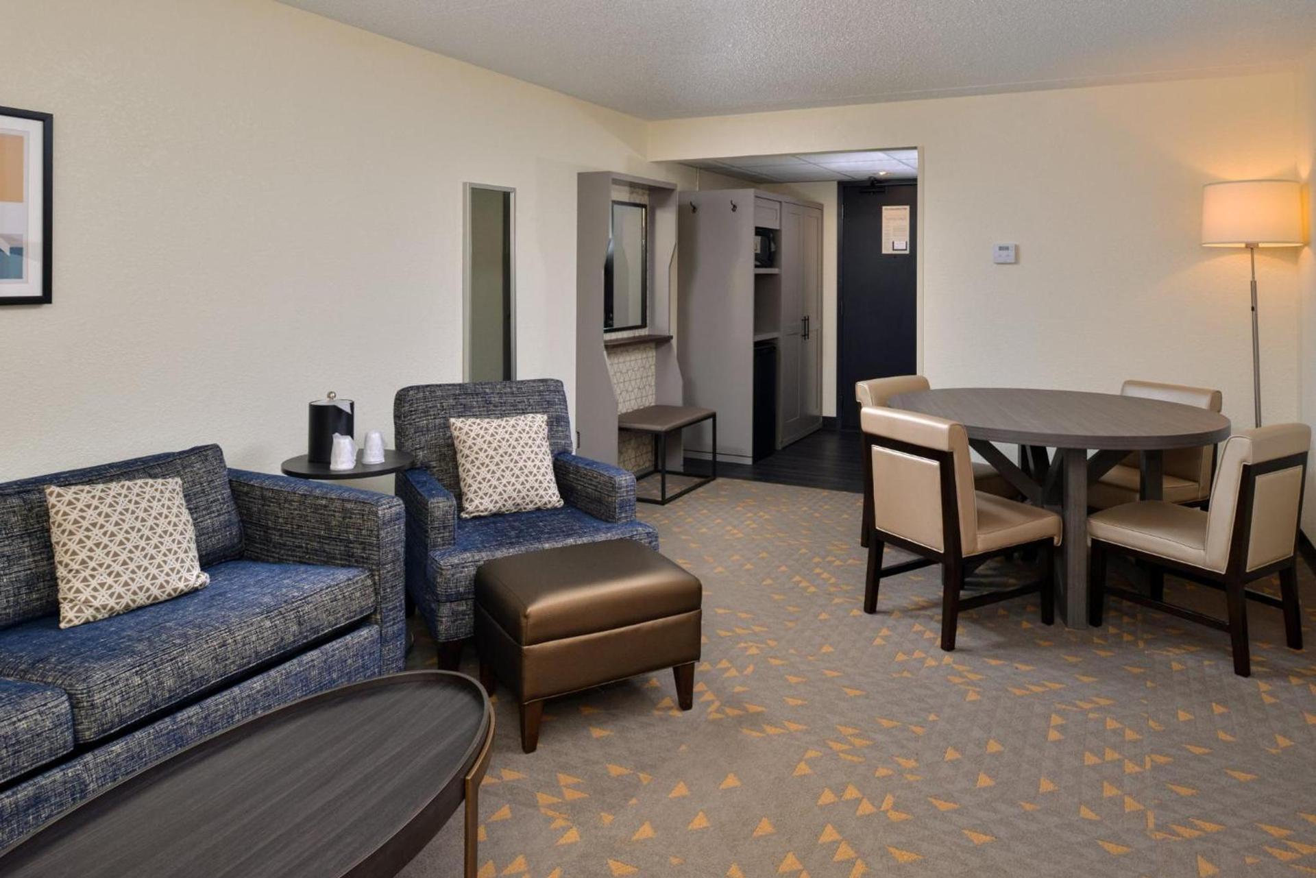 Holiday Inn Hotel & Suites Overland Park-Convention Center by IHG photo 70