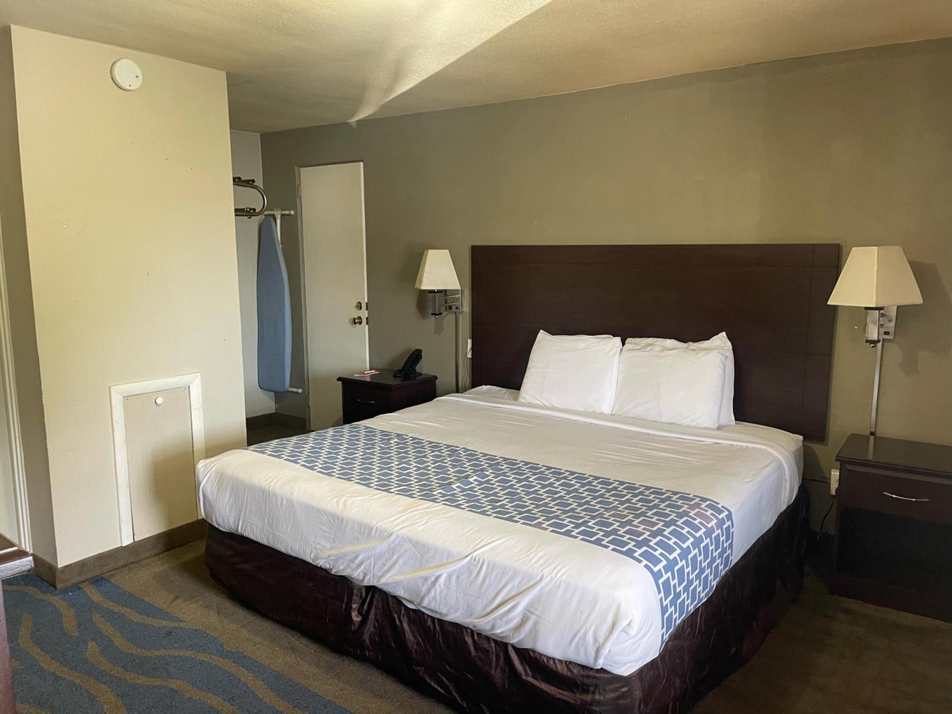Econo Lodge Mechanicsburg - Harrisburg West photo 25
