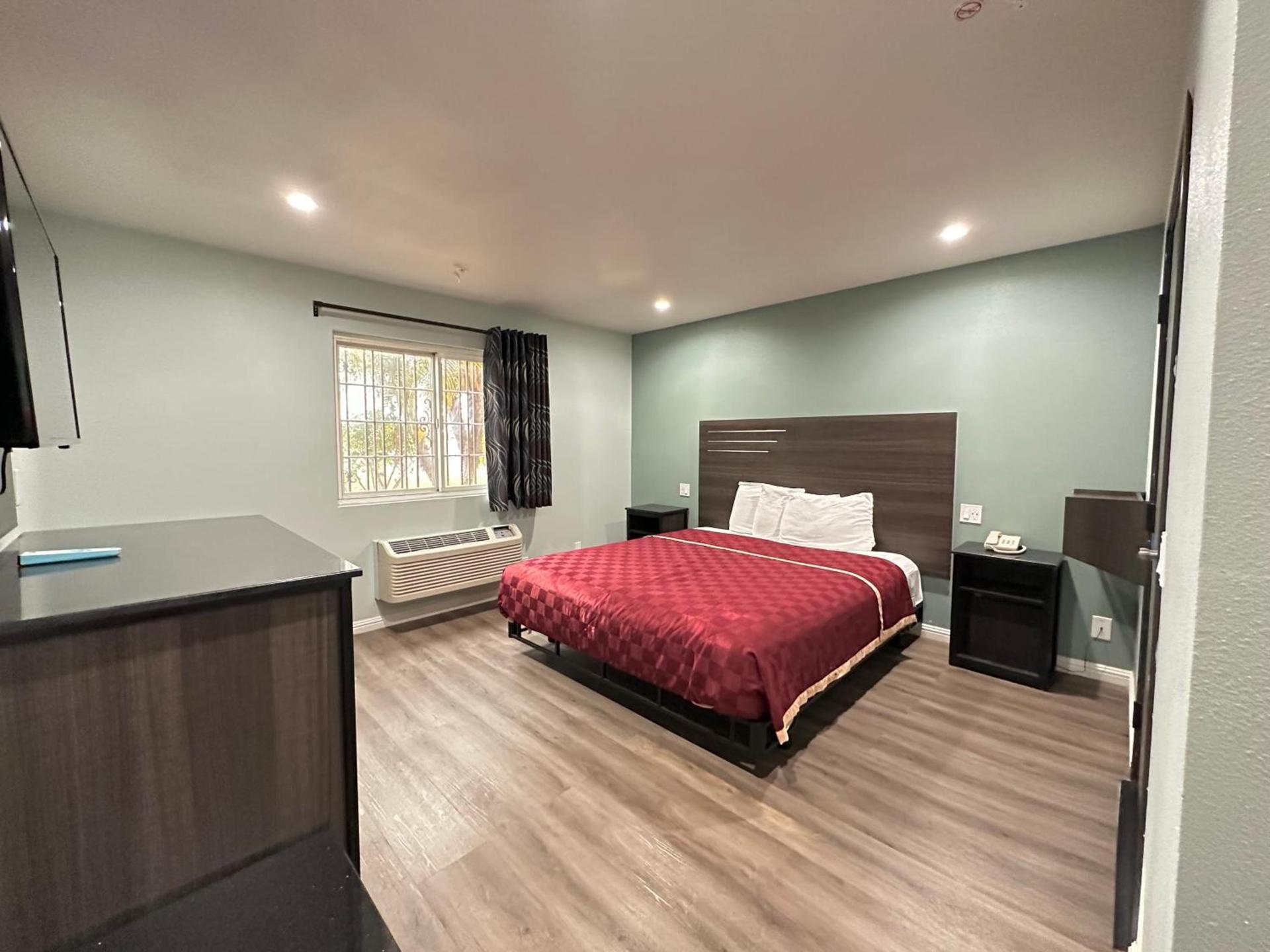 Express Inn & Suites Ontario Airport photo 10