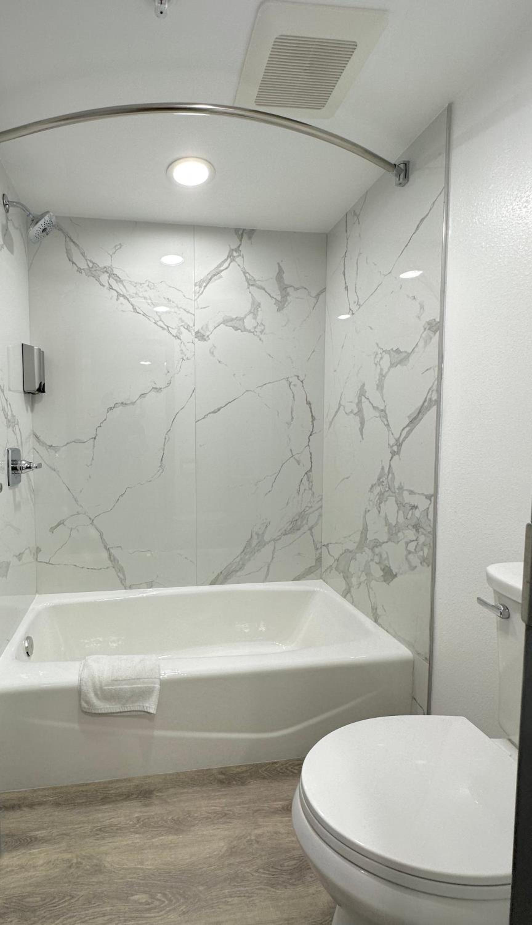 Express Inn & Suites Ontario Airport photo 12
