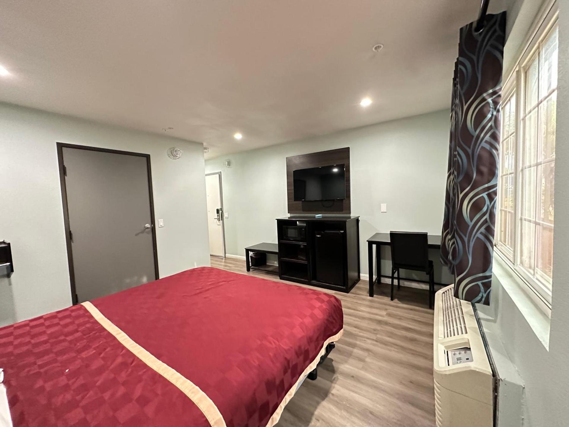 Express Inn & Suites Ontario Airport photo 13