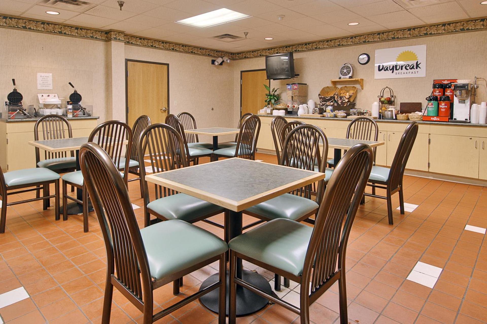 Days Inn & Suites by Wyndham Bridgeport - Clarksburg photo 47