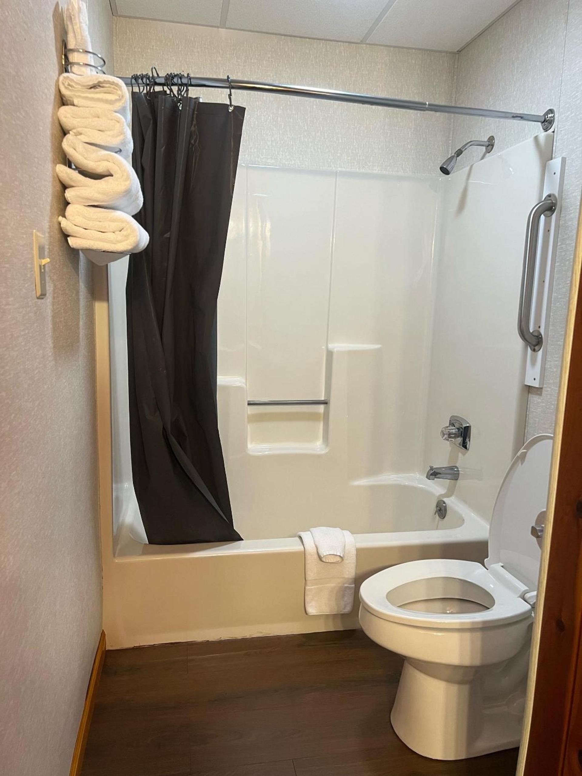 Cedars Motel photo 24