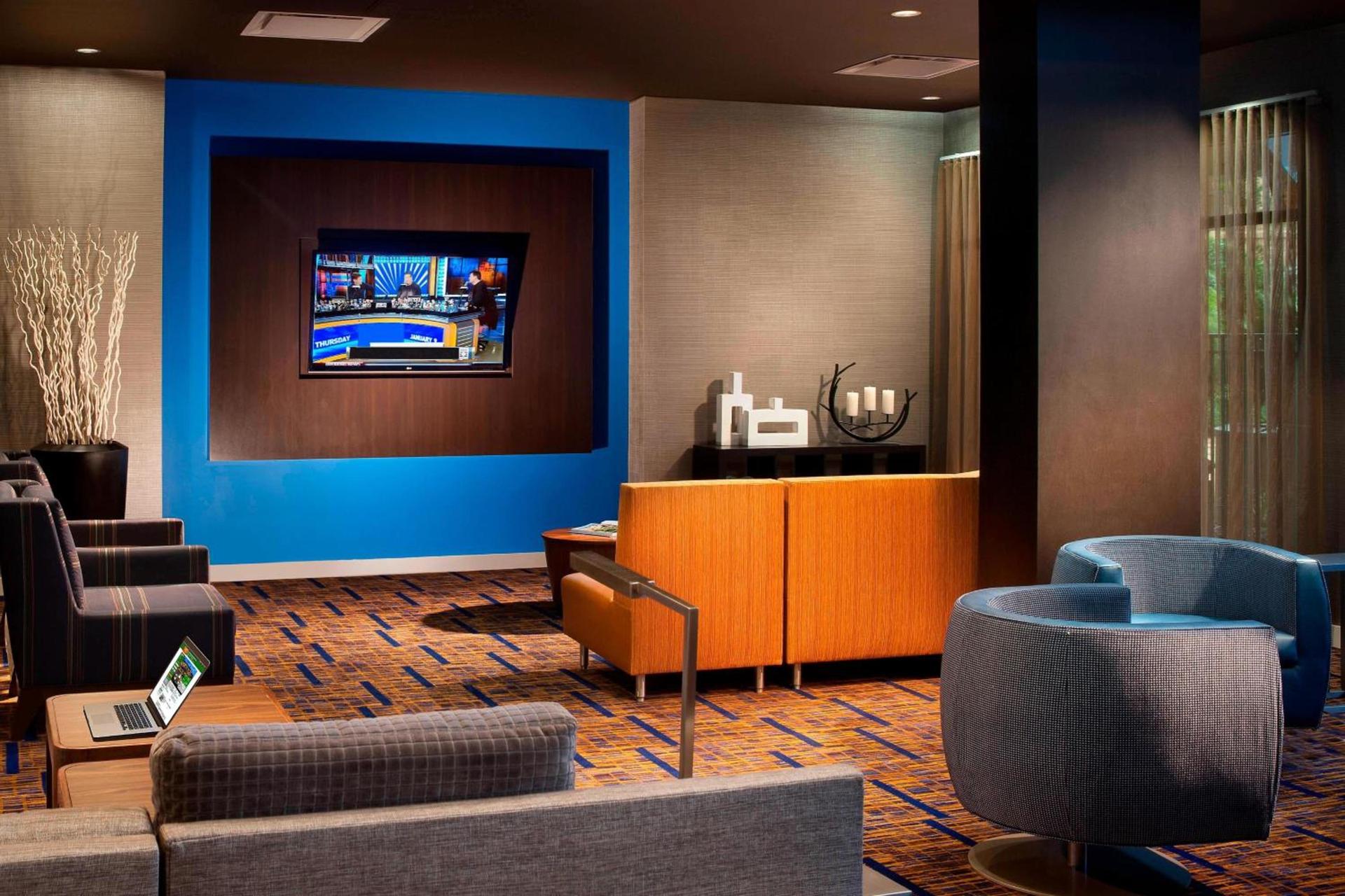 Courtyard by Marriott Orlando Lake Buena Vista in the Marriott Village photo 7