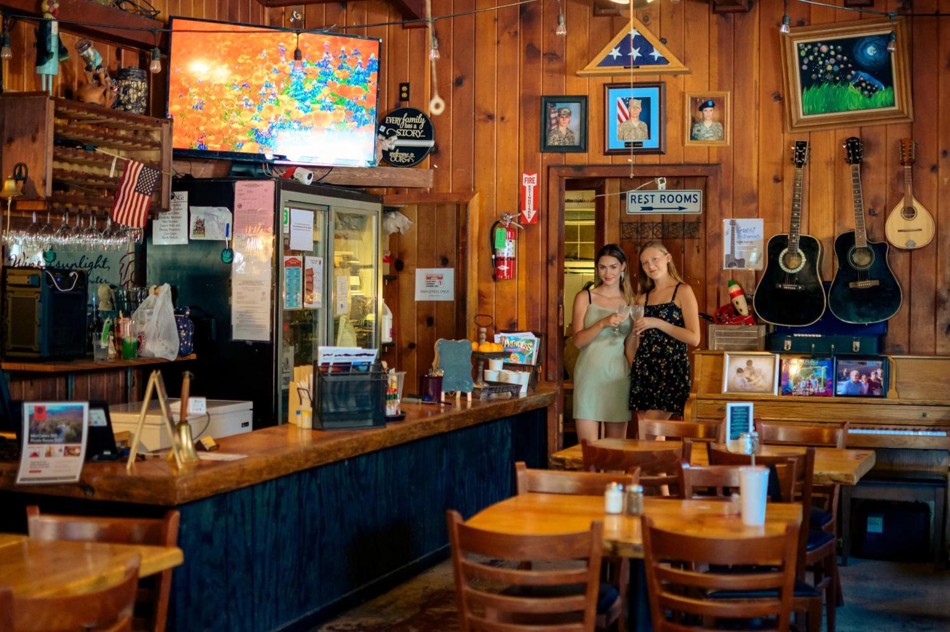 Genas's Sierra Inn & Restaurant photo 47