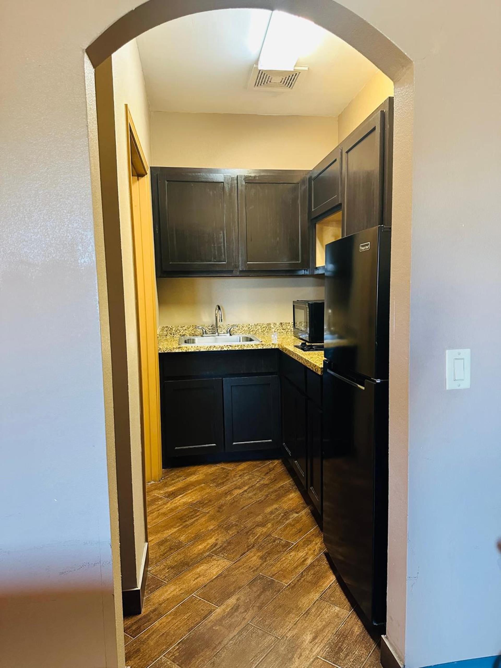 Executive Inn & Suites photo 19