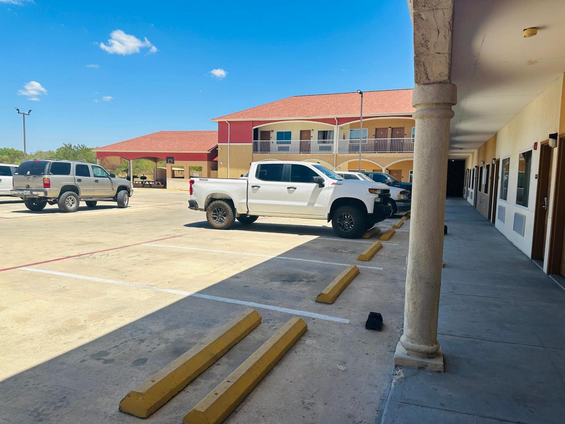 Executive Inn & Suites photo 22