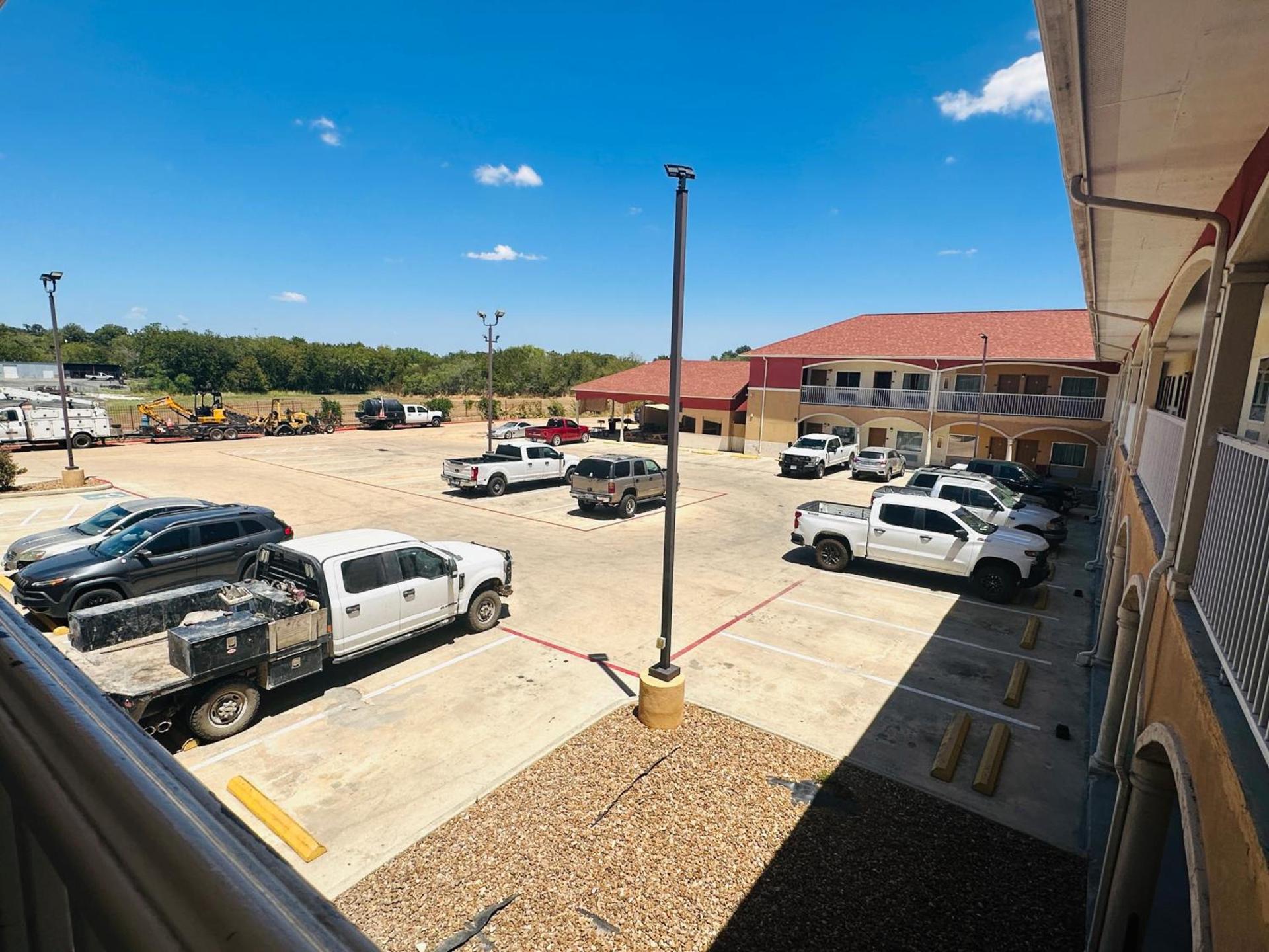 Executive Inn & Suites photo 24