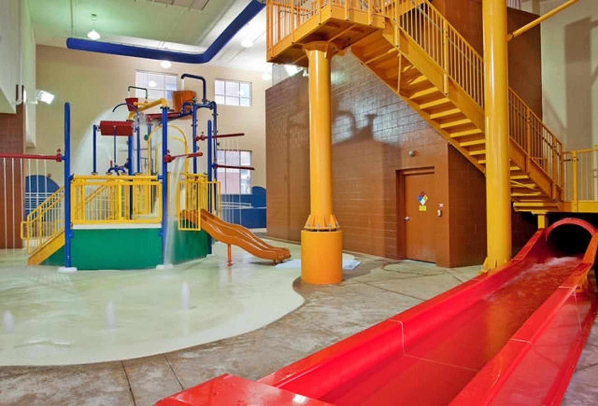 Holiday Inn Omaha Downtown - Waterpark by IHG photo 55