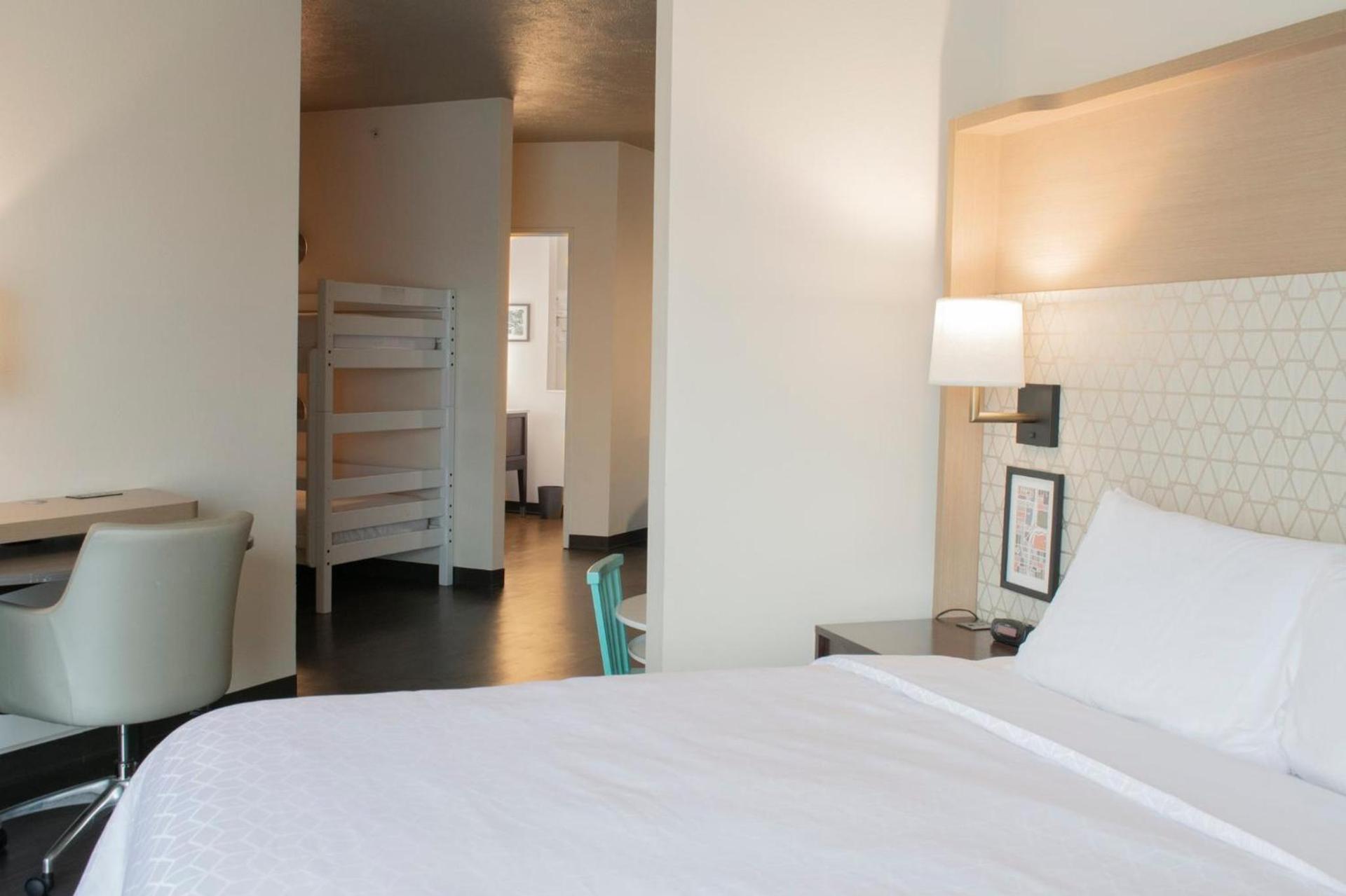 Holiday Inn Omaha Downtown - Waterpark by IHG photo 42