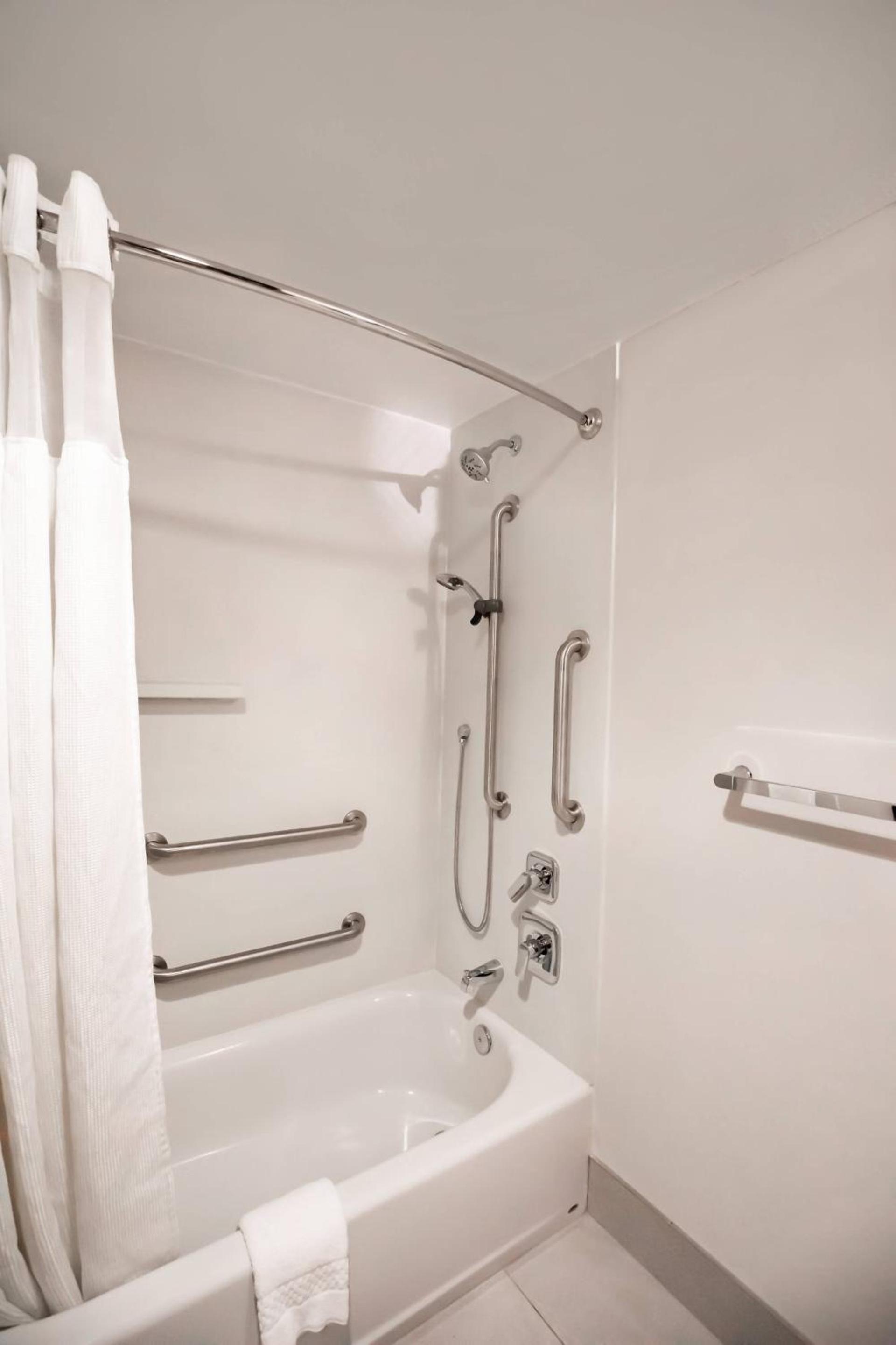 Fairfield by Marriott Inn & Suites Louisville Airport photo 9