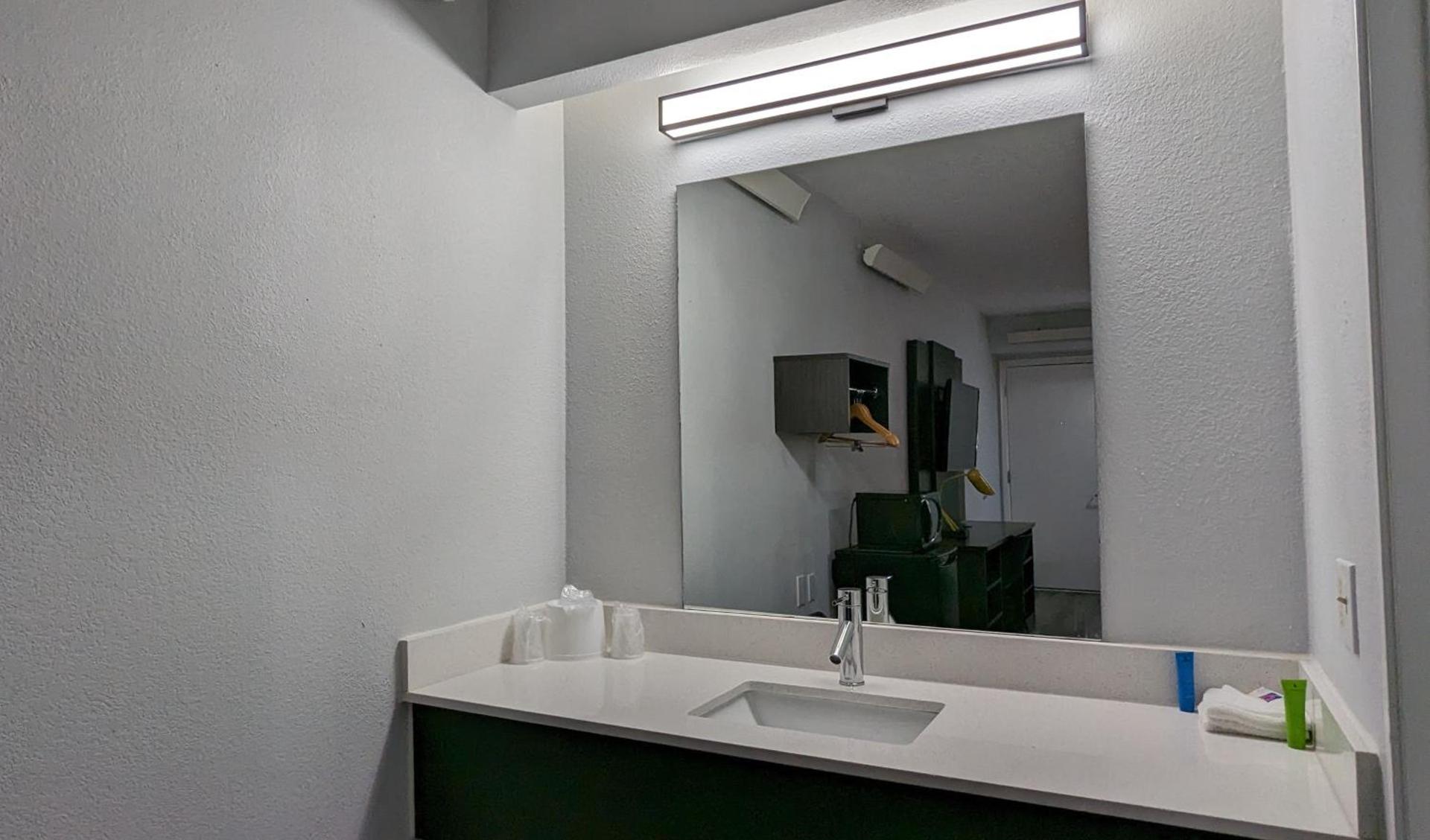 Motel 6-Nashua, NH - South photo 26