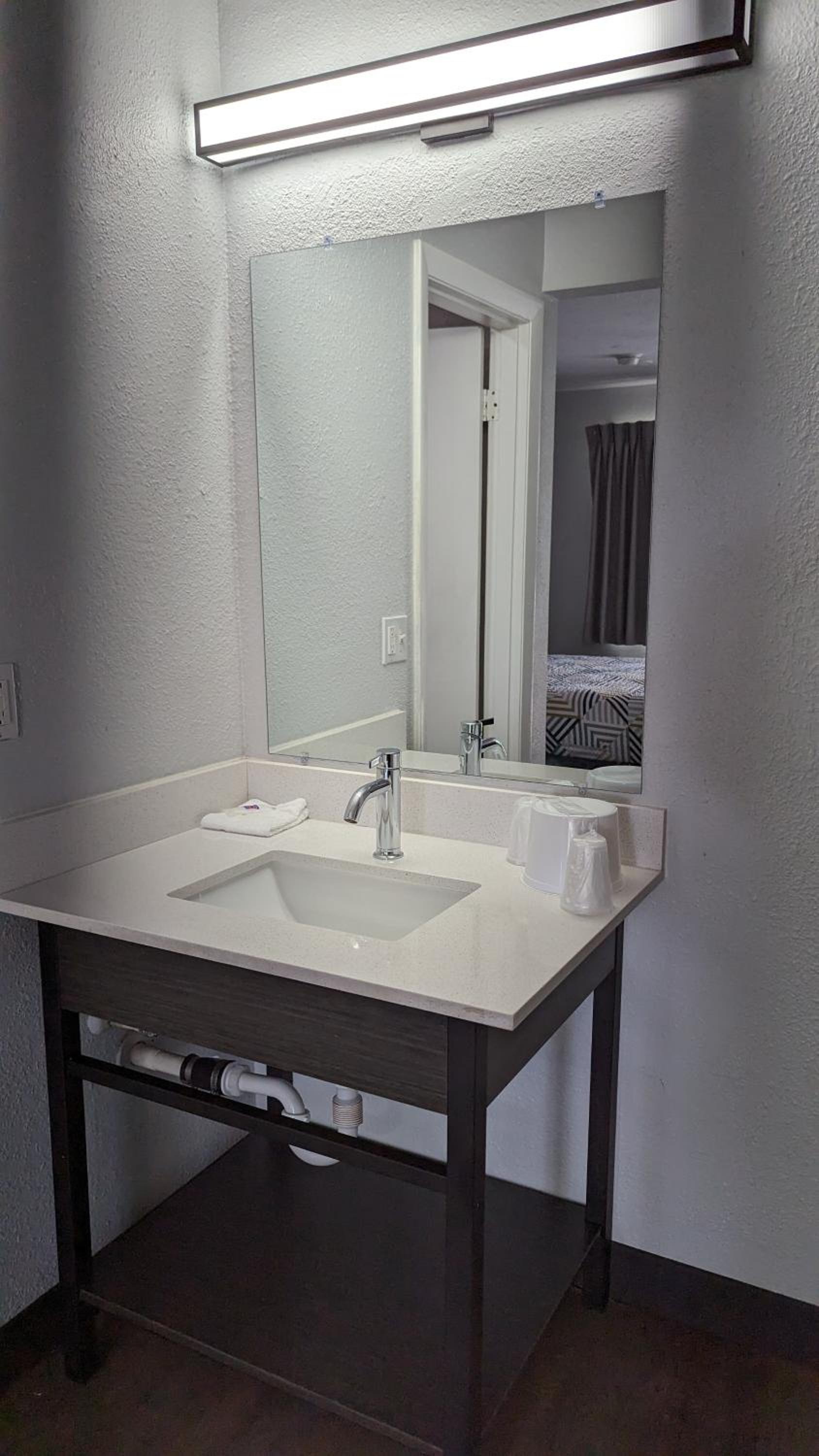 Motel 6-Nashua, NH - South photo 28