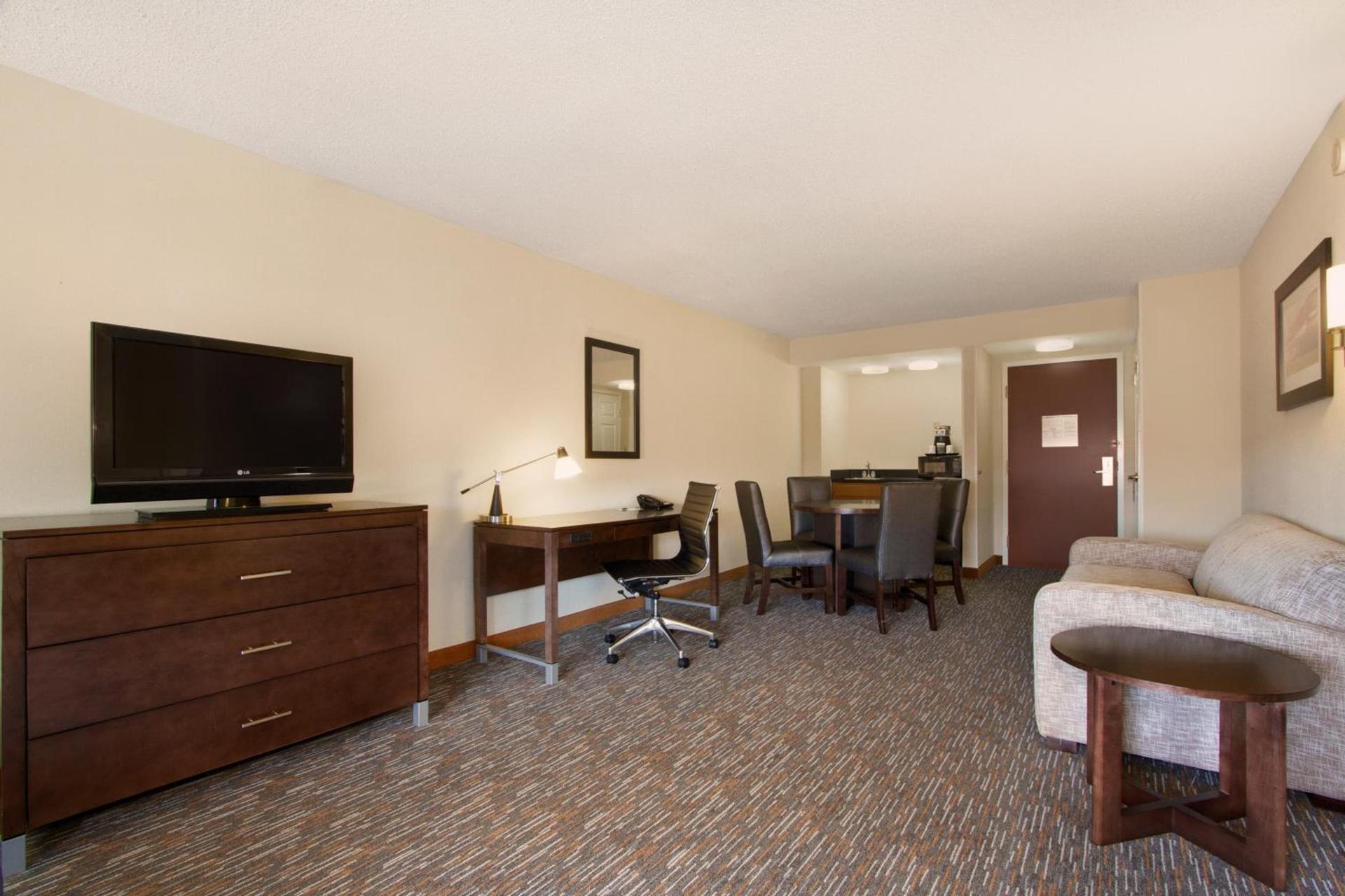 Wingate by Wyndham - Chattanooga photo 13