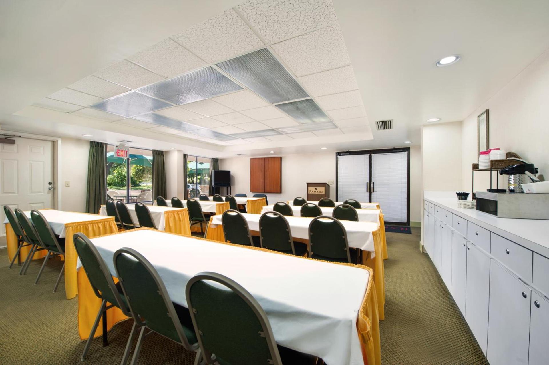 Ramada by Wyndham Temple Terrace/Tampa North photo 51