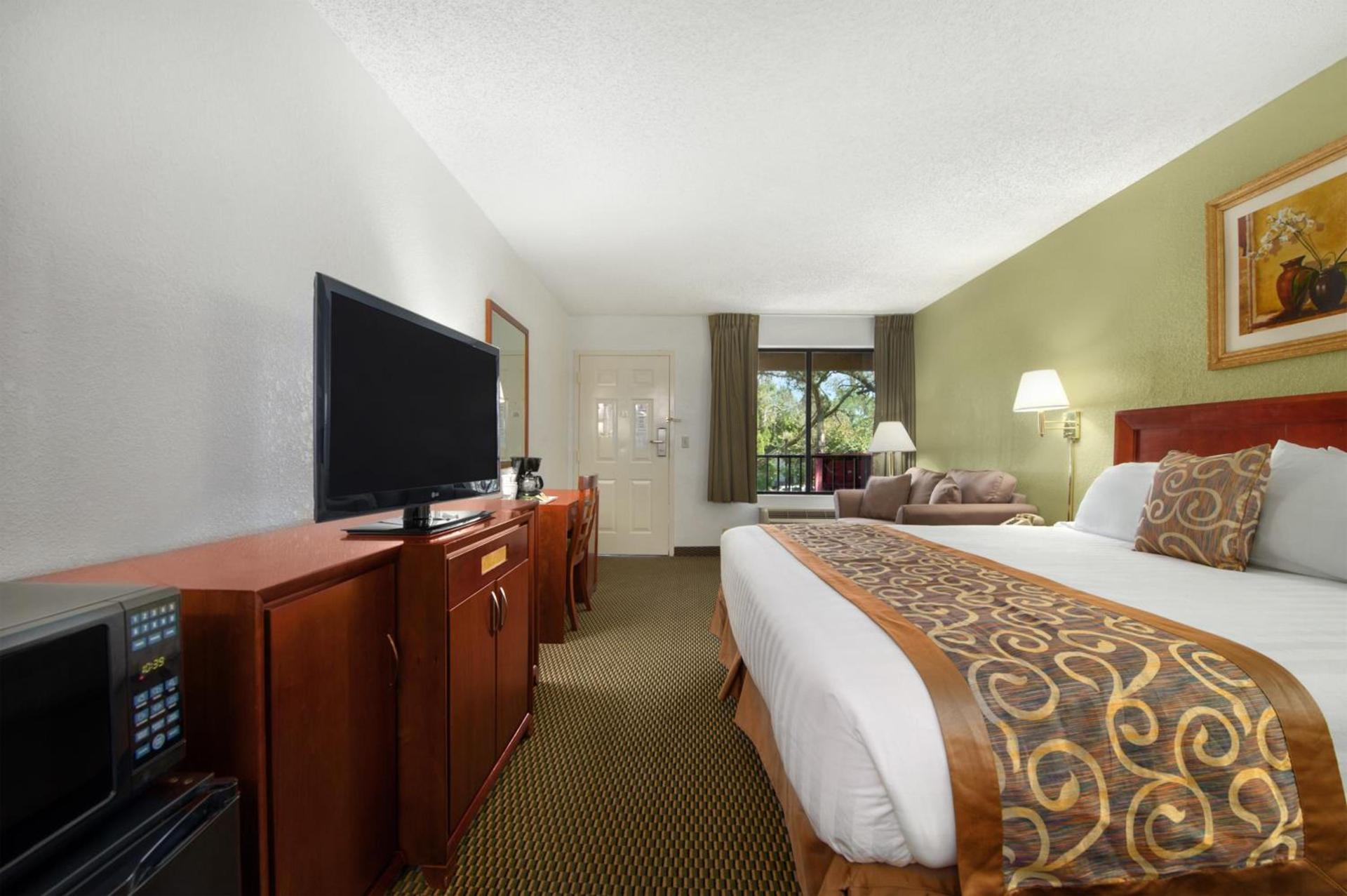 Ramada by Wyndham Temple Terrace/Tampa North photo 46