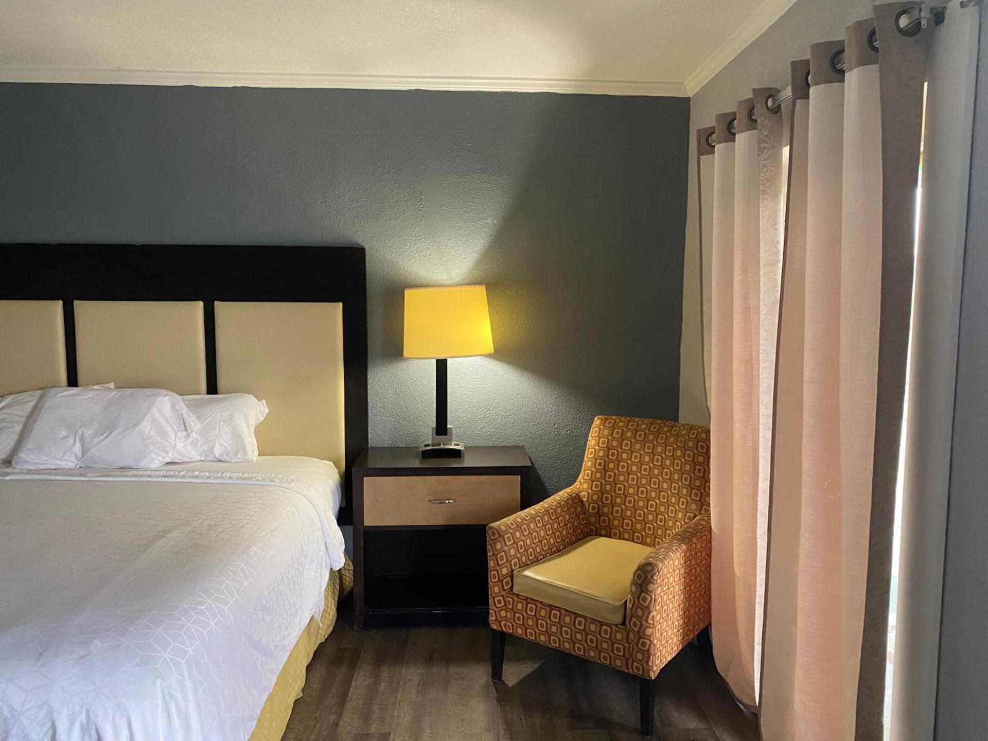 Lake Marion Inn photo 5