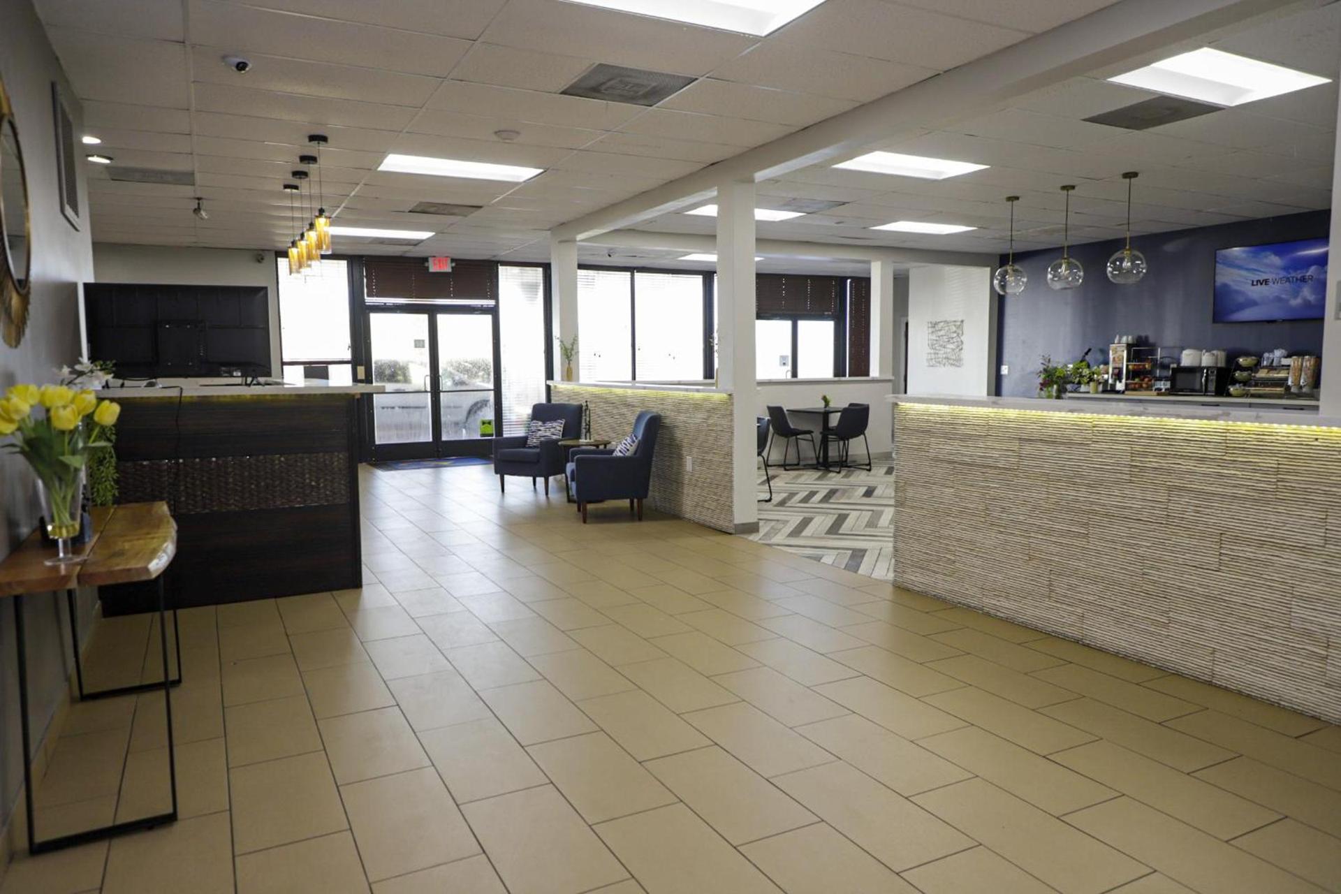 Airport Inn photo 32