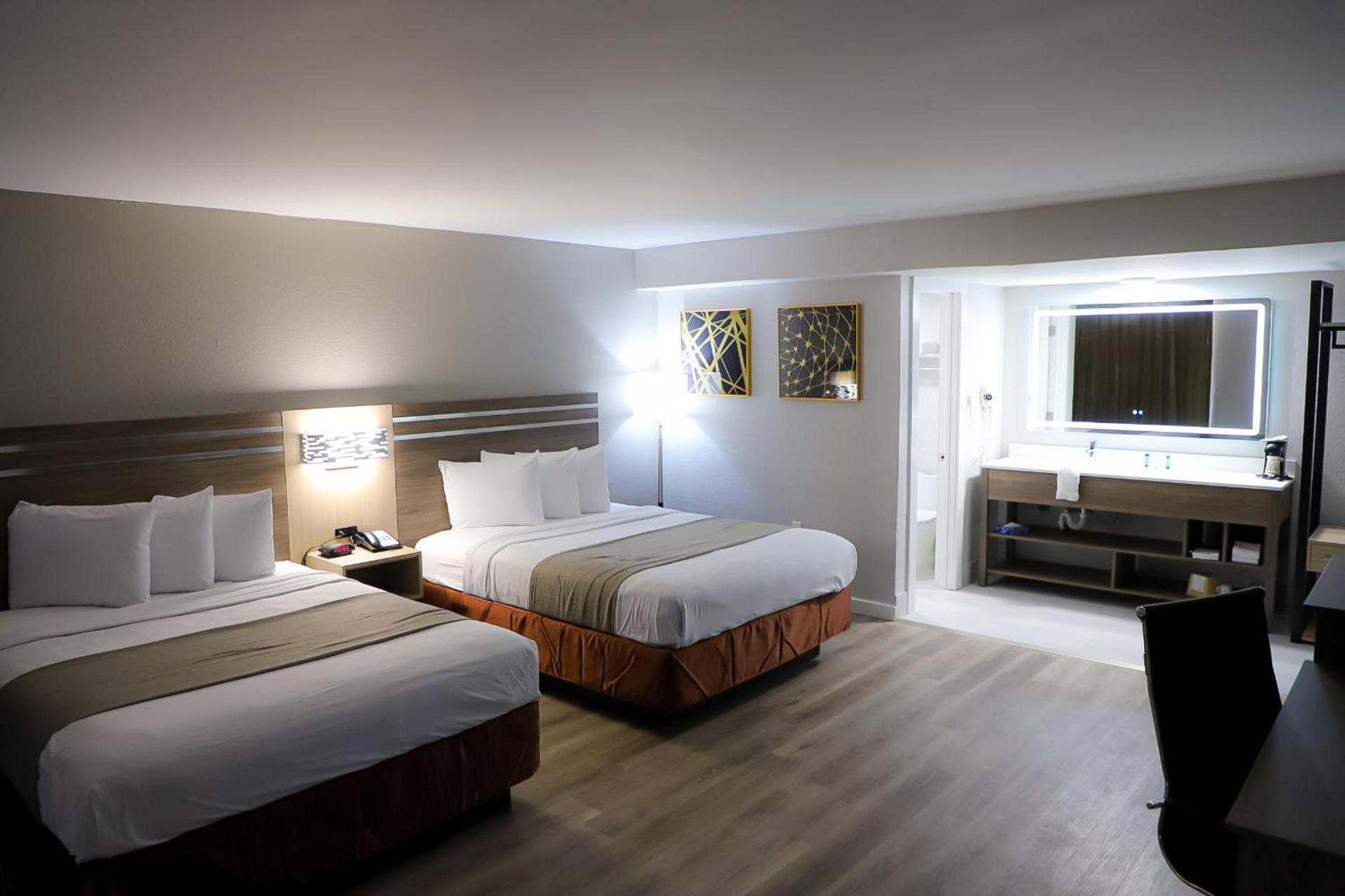 Airport Inn photo 41