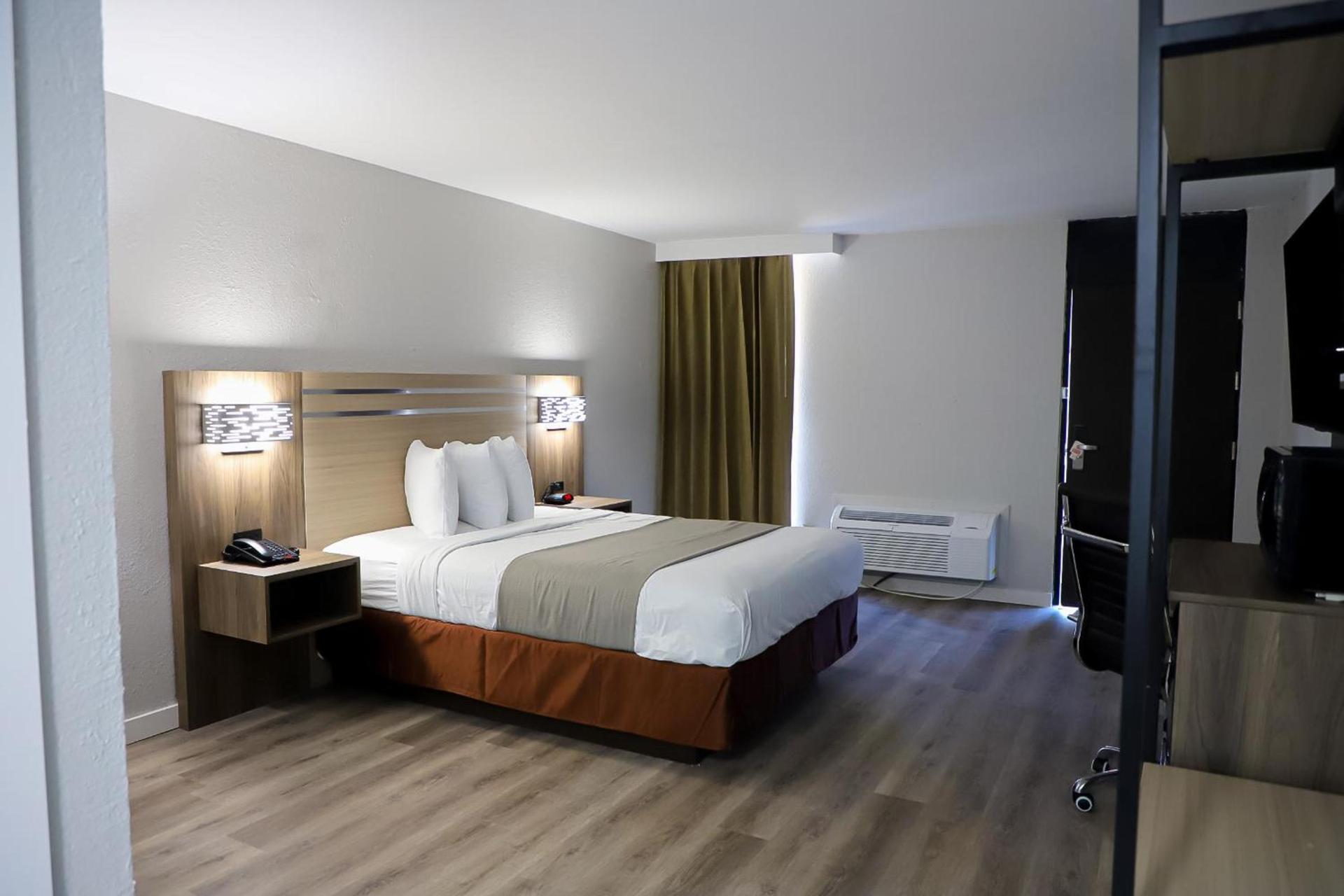 Airport Inn photo 64