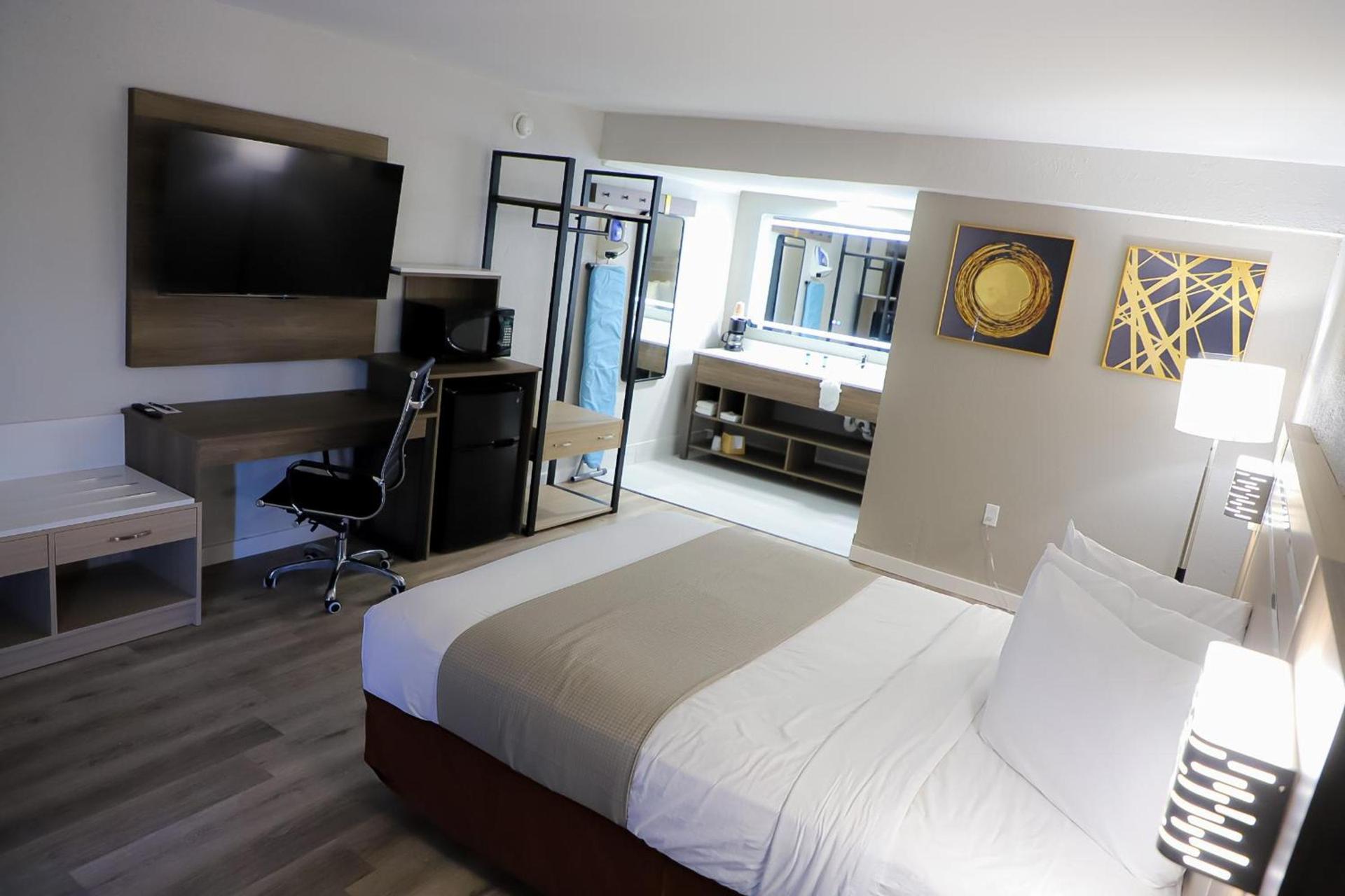 Airport Inn photo 45
