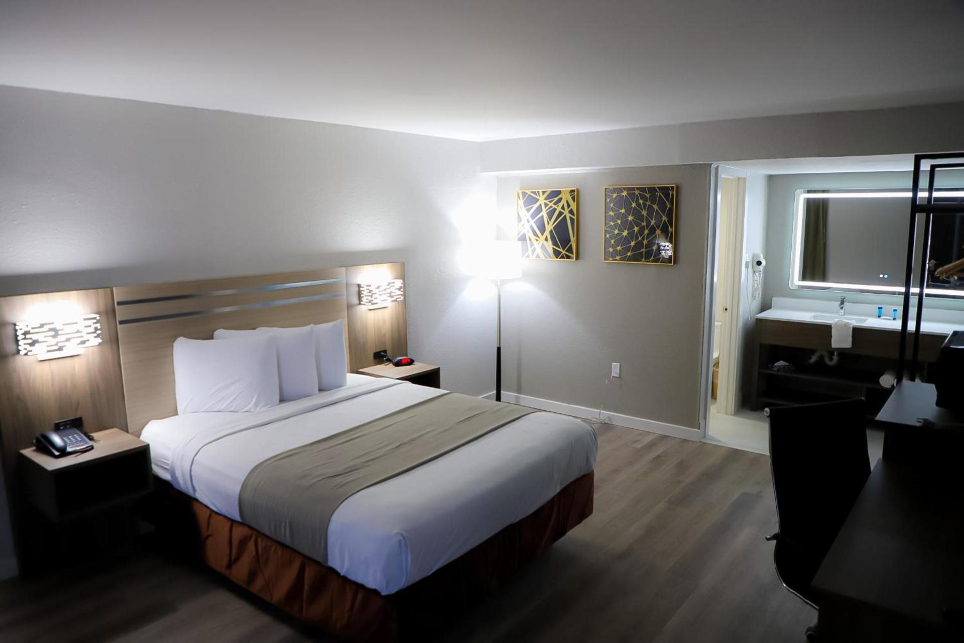 Airport Inn photo 46