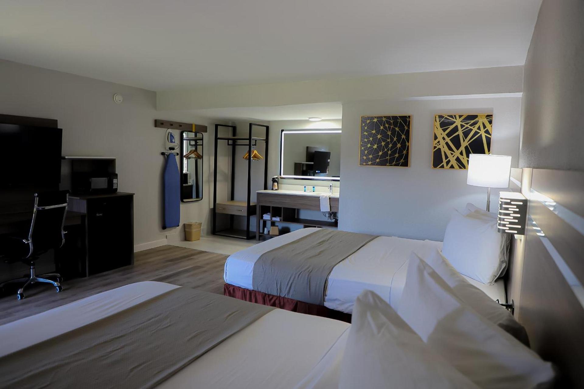 Airport Inn photo 49