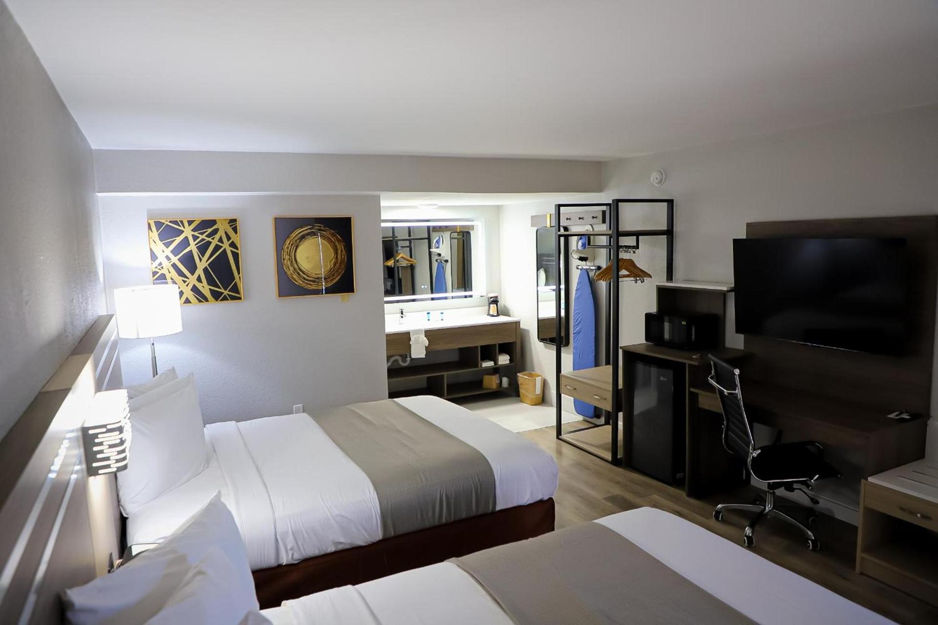 Airport Inn photo 51