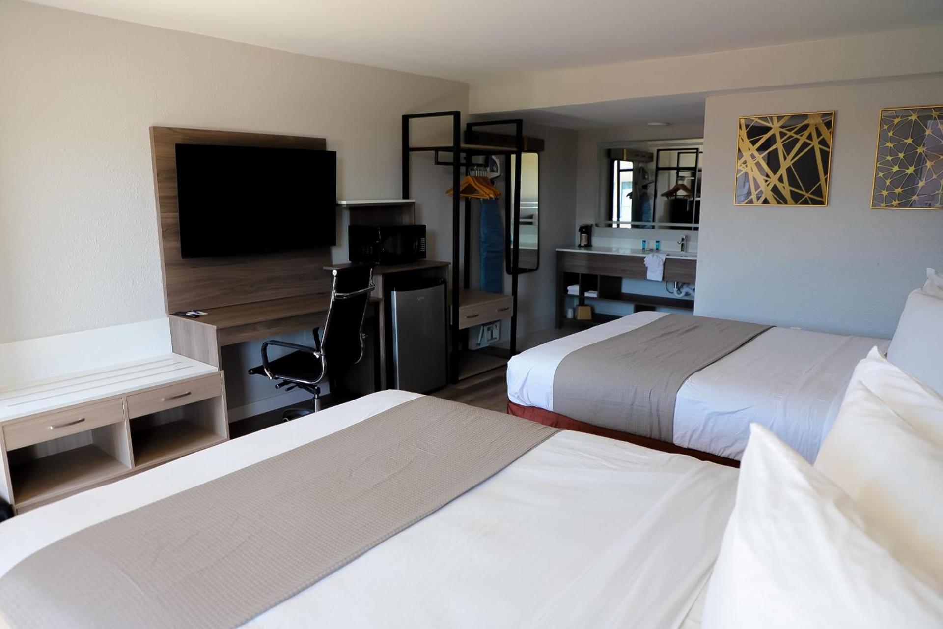 Airport Inn photo 47