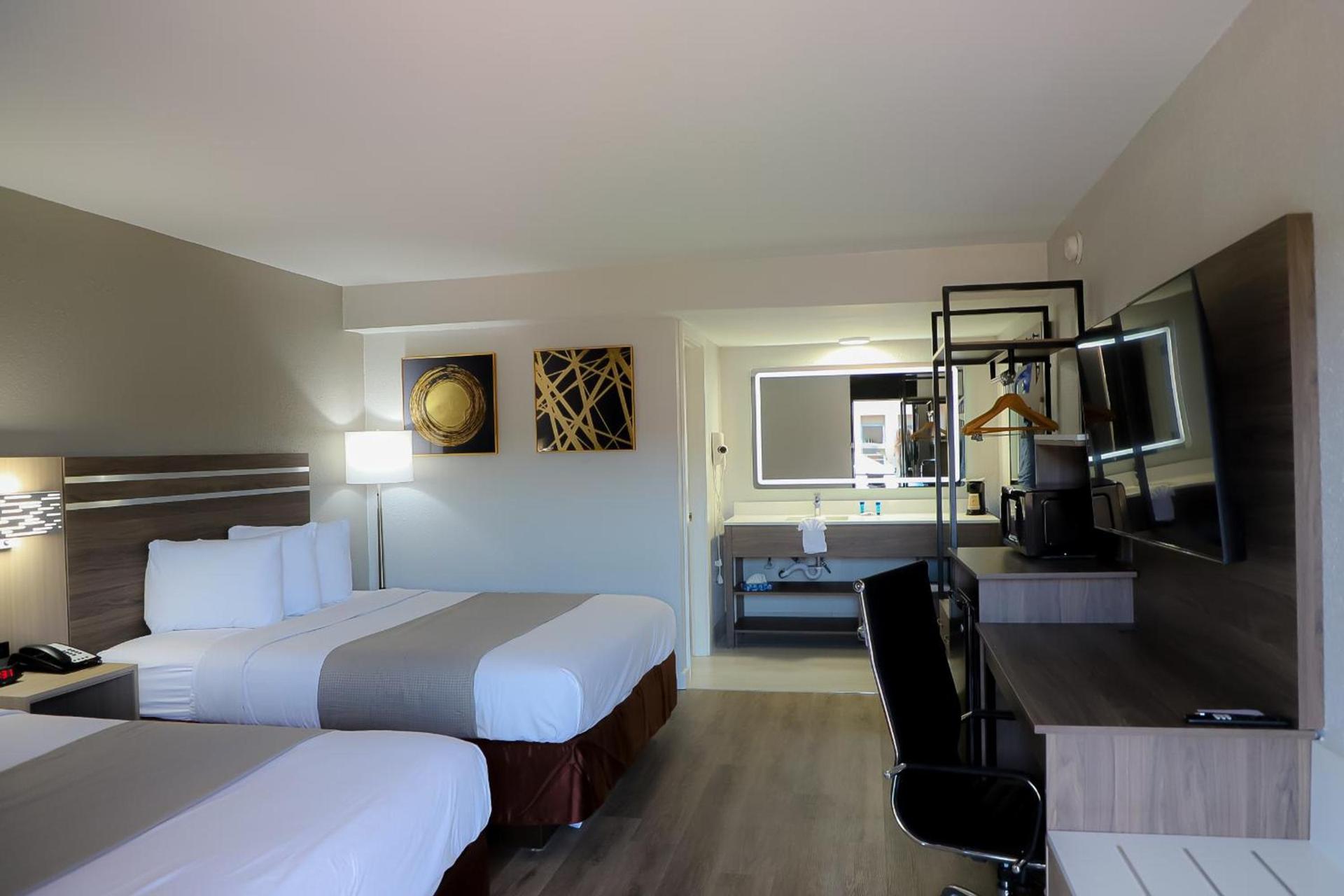Airport Inn photo 71