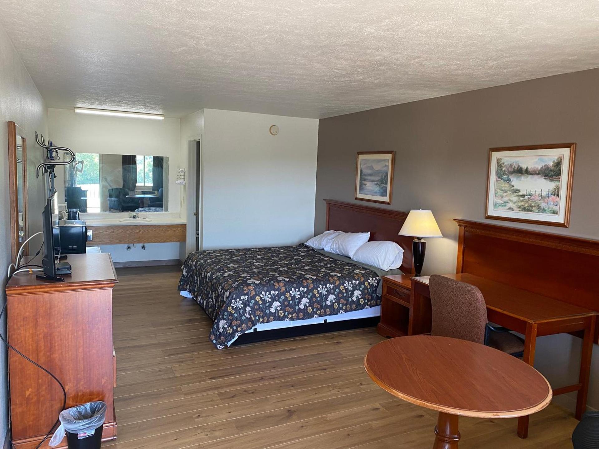 Brass Door Motel photo 12