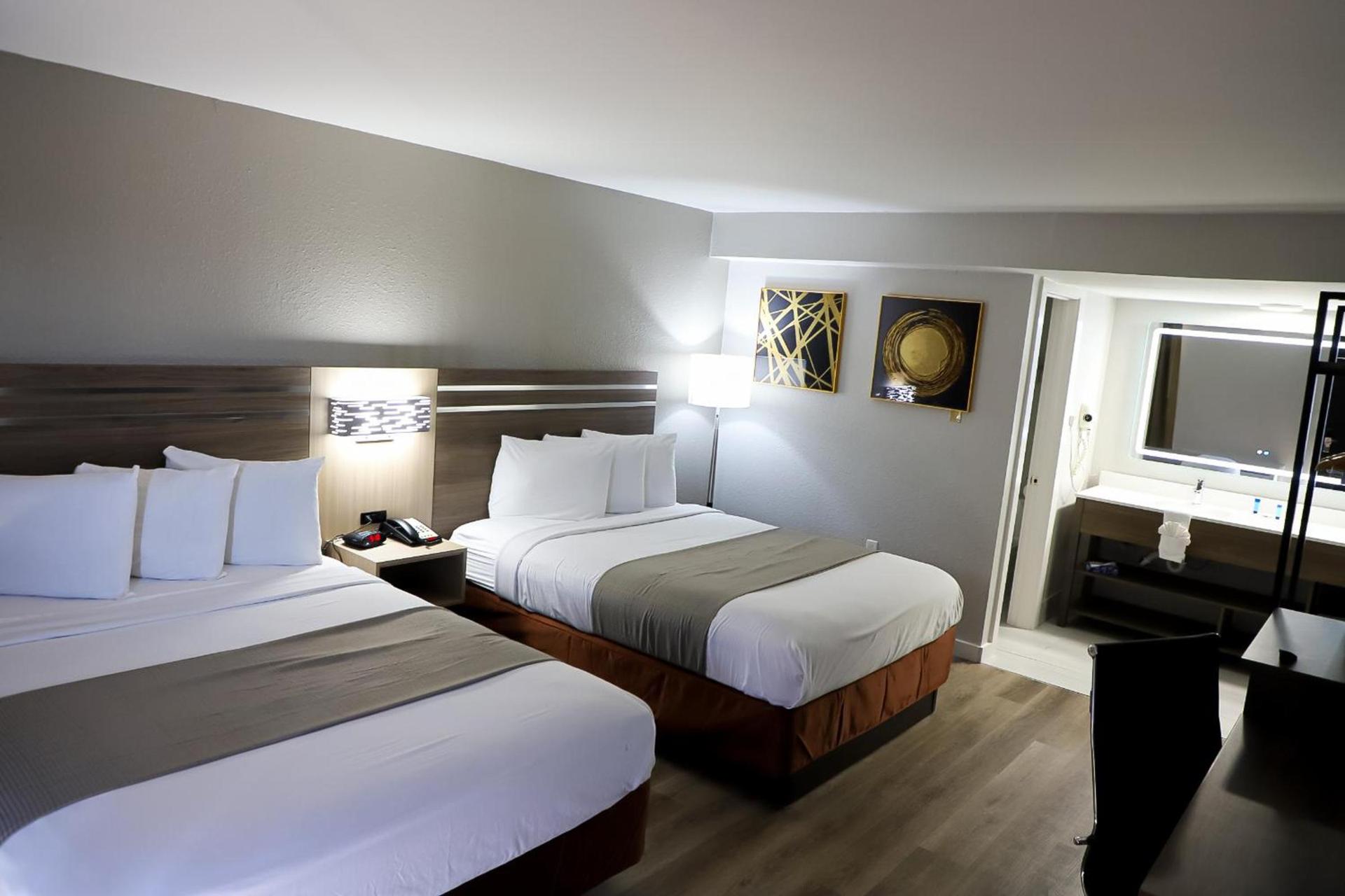 Airport Inn photo 59