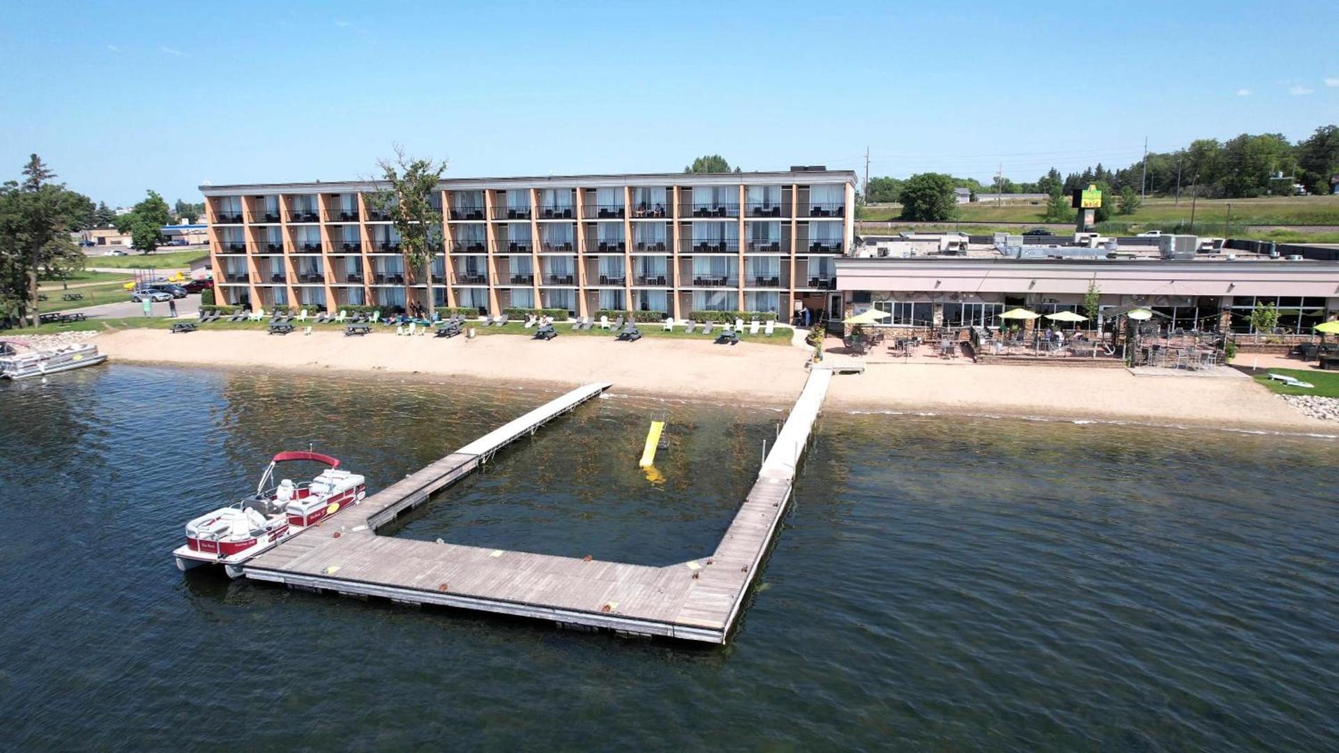 Holiday Inn Detroit Lakes - Lakefront by IHG photo 22
