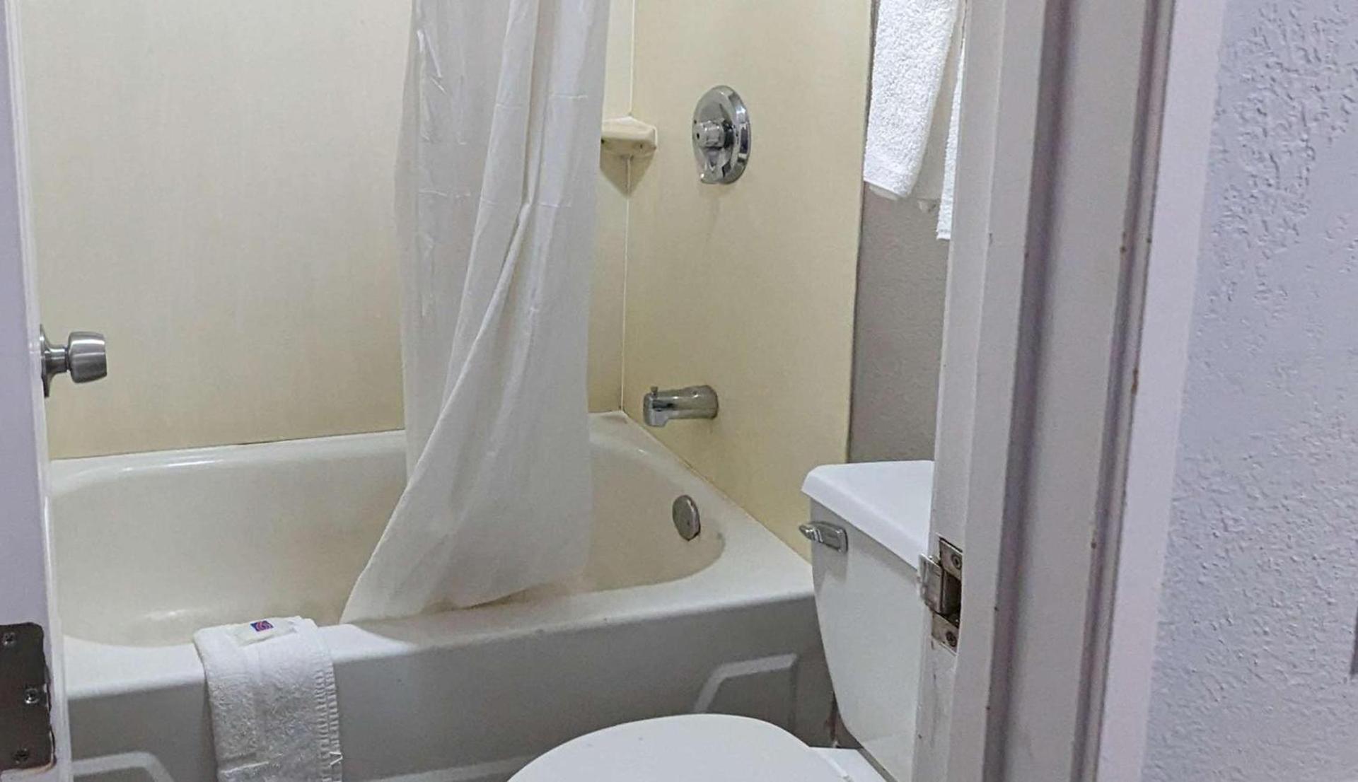 Motel 6-Nashua, NH photo 7